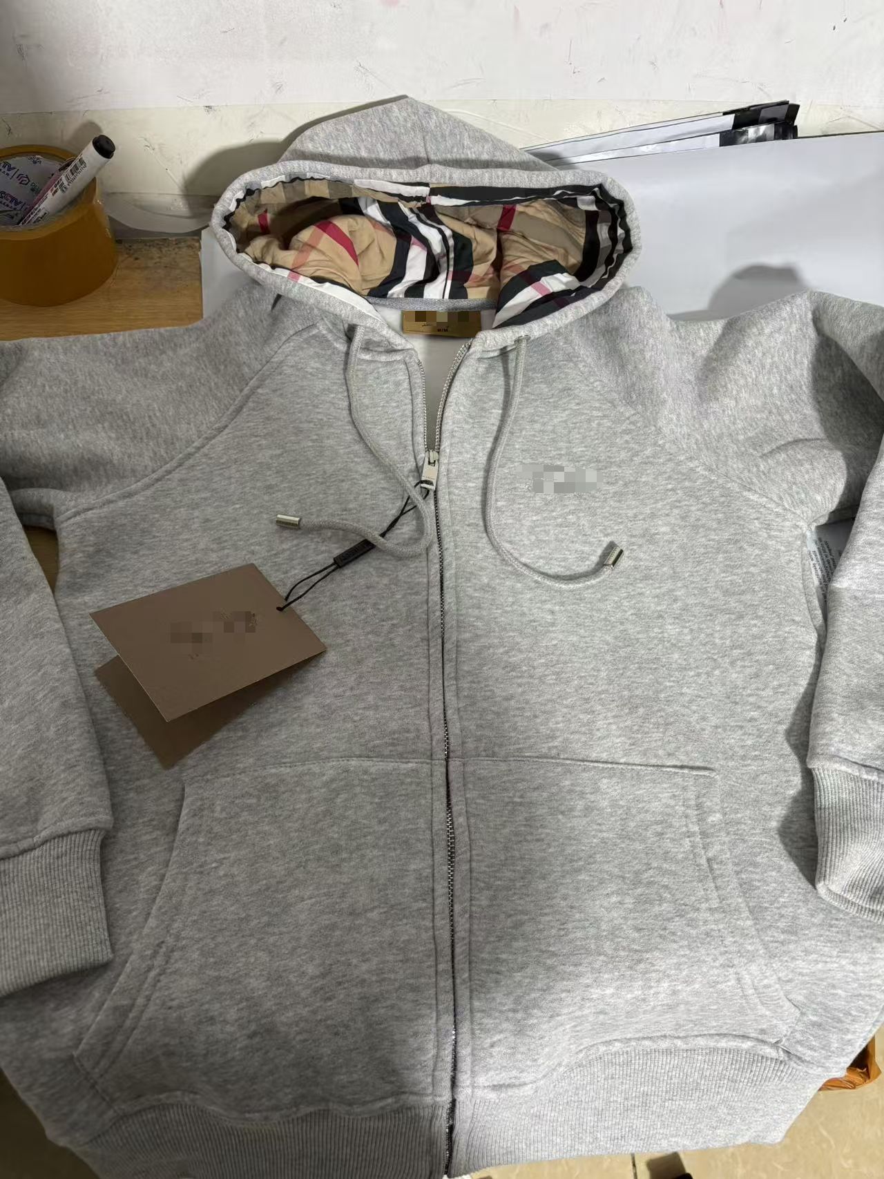 High-quality british style retro plaid hooded sweatshirt jacket with embroidered logo for men and women – perfect for cross-border e-commerce on us and european platforms