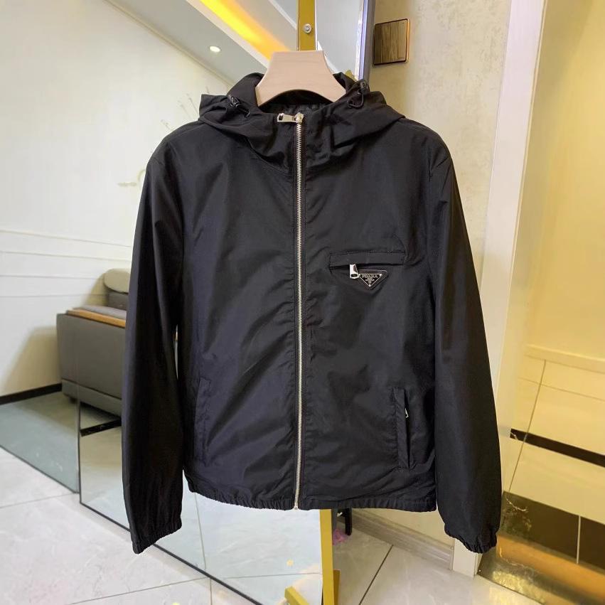 European style spring/summer new arrival: metal triangle logo hooded jacket – slim fit, trendy young man’s casual jacket