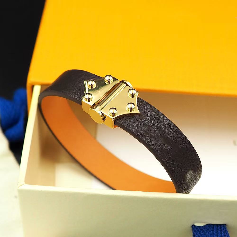 New v-shaped coffee brown six-stud leather bracelet, fashionable minimalist monogram leather belt bracelet, unique and versatile, direct from the manufacturer