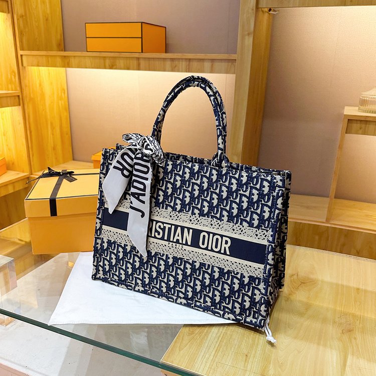 Large tote bag for women, 2025 new trendy fashion canvas shoulder bag, versatile large capacity handbag, popular style