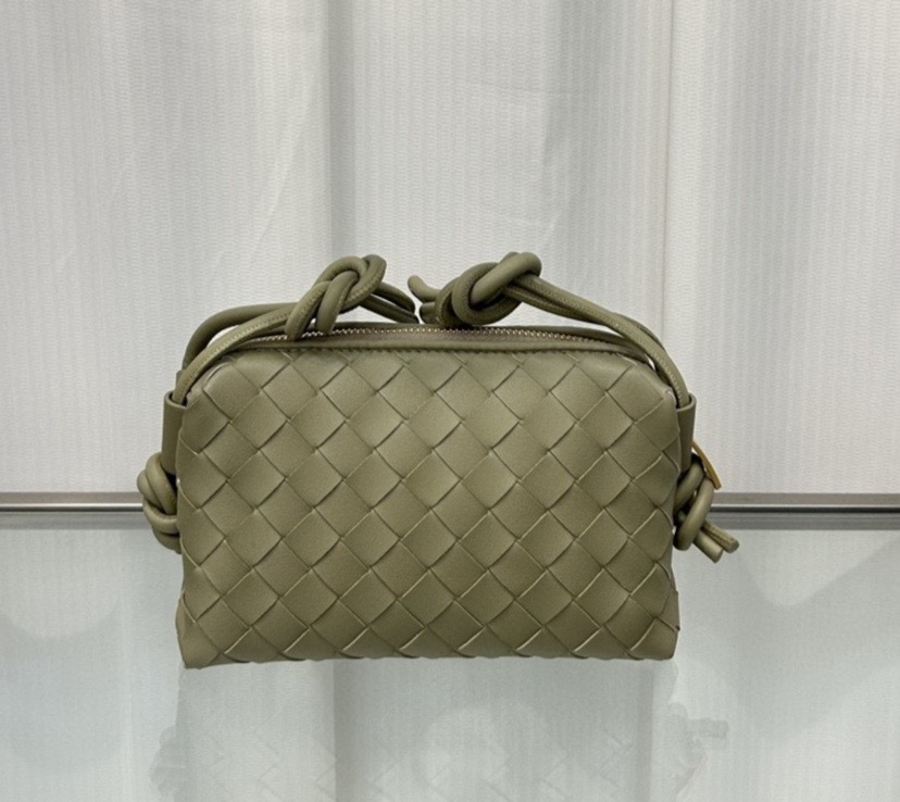 Women’s handbags 2022 new genuine leather women’s bag cowhide woven small square bag lunch box bag light luxury small bag trendy brand