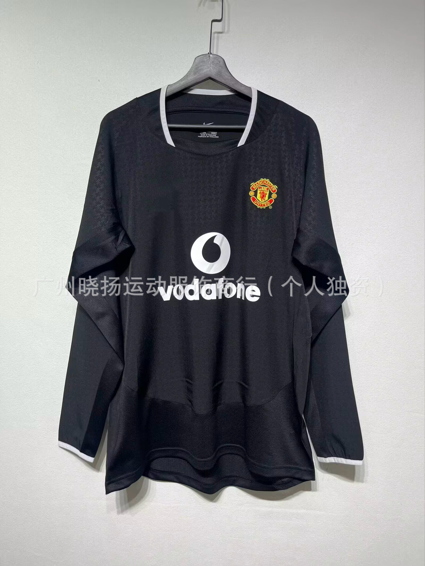 Factory direct: retro long-sleeve real madrid & manchester united jerseys – featuring raúl, solskjaer, guti, and xavi