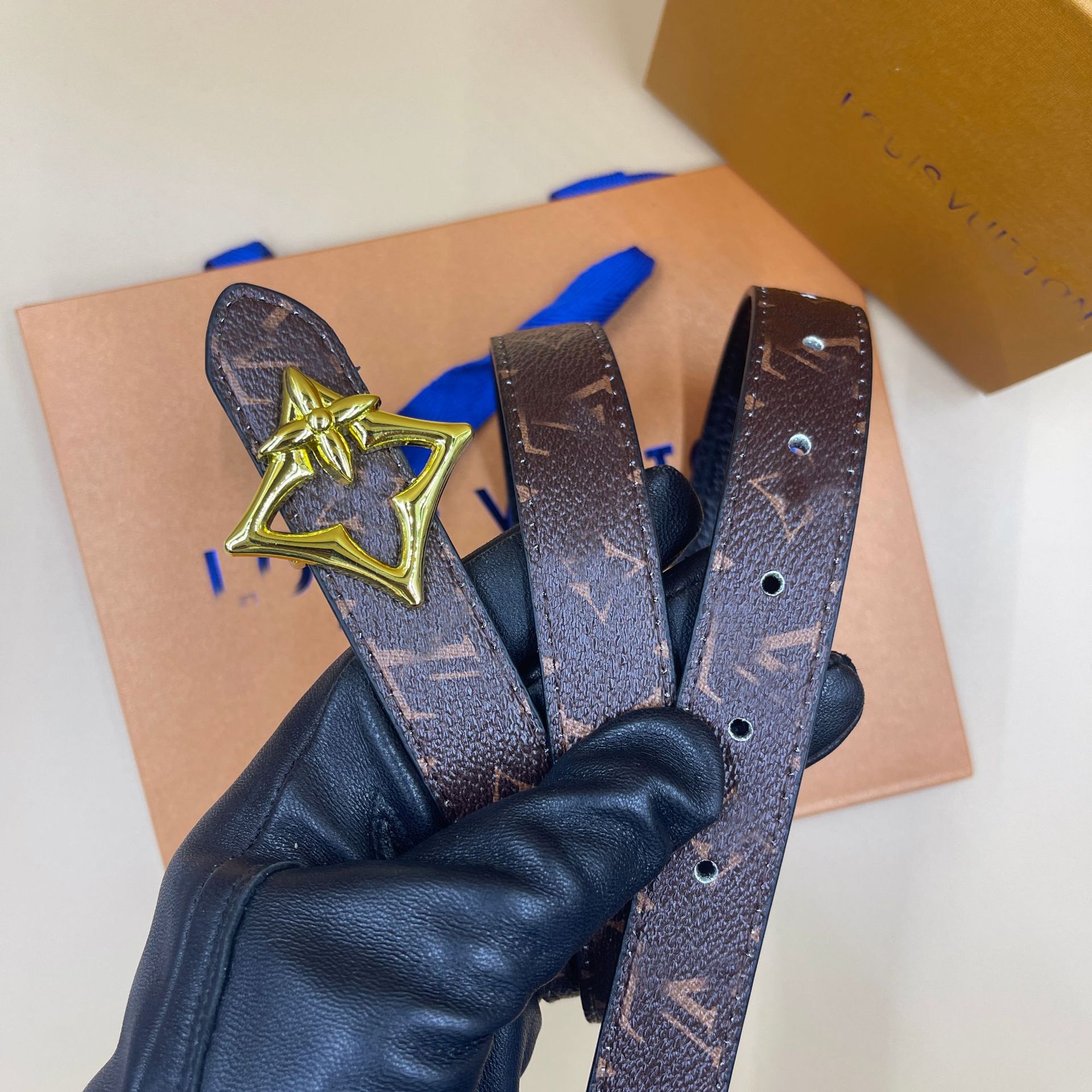 New women’s 2.5″ genuine leather belt – embossed, double-sided, versatile, casual, slim style. available in stock from manufacturer for cross-border e-commerce