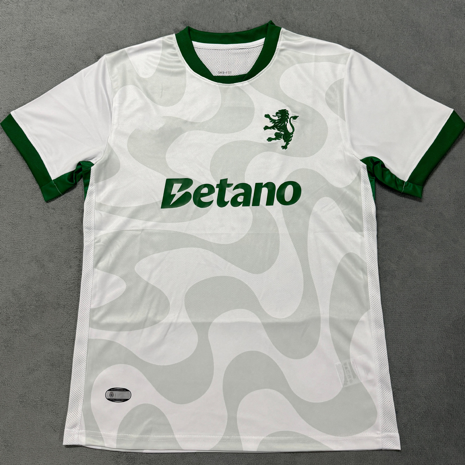 0103 sporting lisbon 232425 home and away player version fan version retro jersey dropshipping