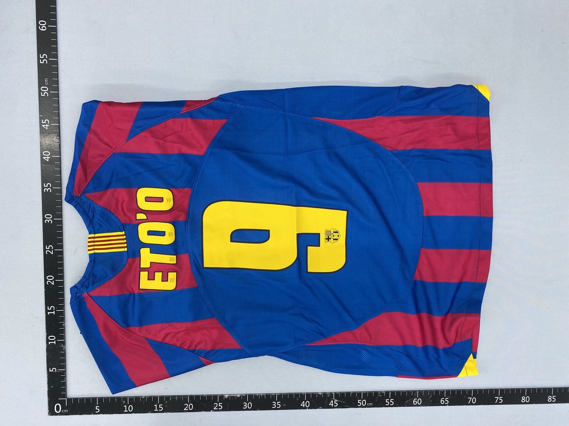 Vintage soccer jerseys – suarez, iniesta, xavi, neymar, messi, ronaldinho 4