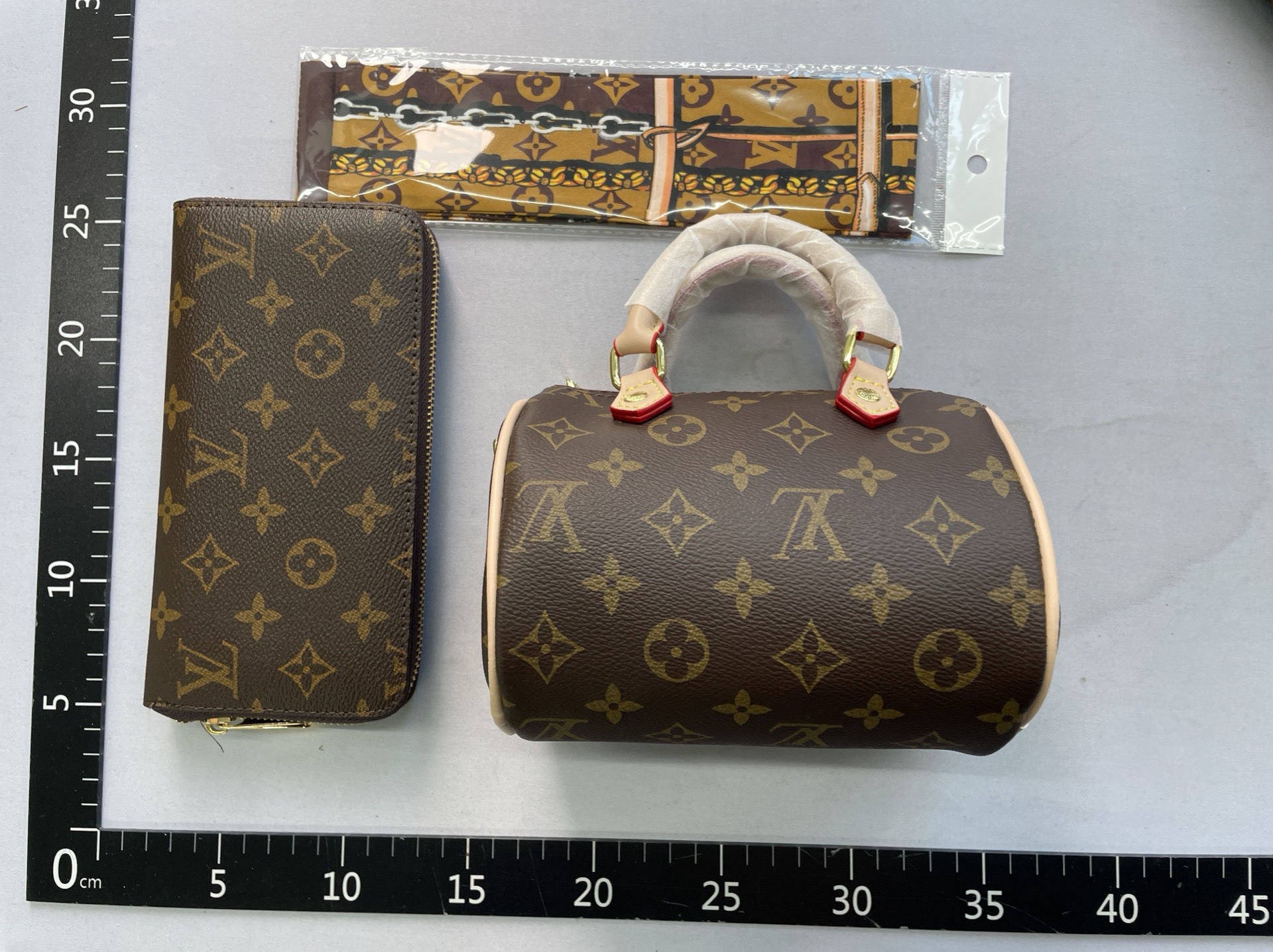 1500 -fashion bags (no returns or exchanges if there are no quality issues) 3