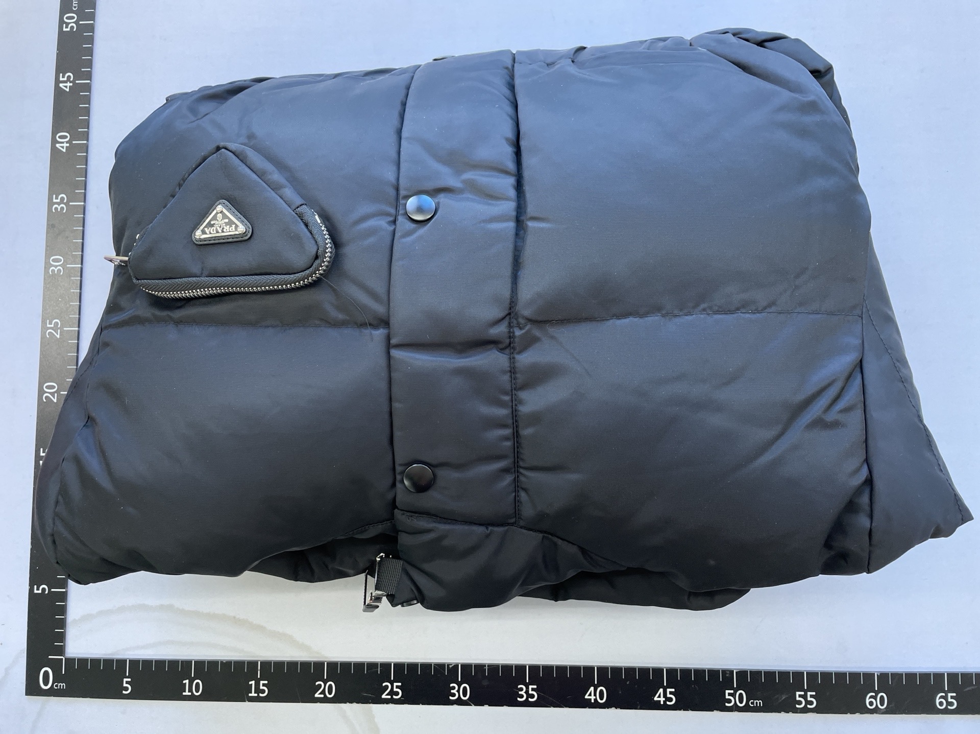 2023 winter new arrival: p brand triangle logo bag, letter badge black cinched-waist down jacket coat 2