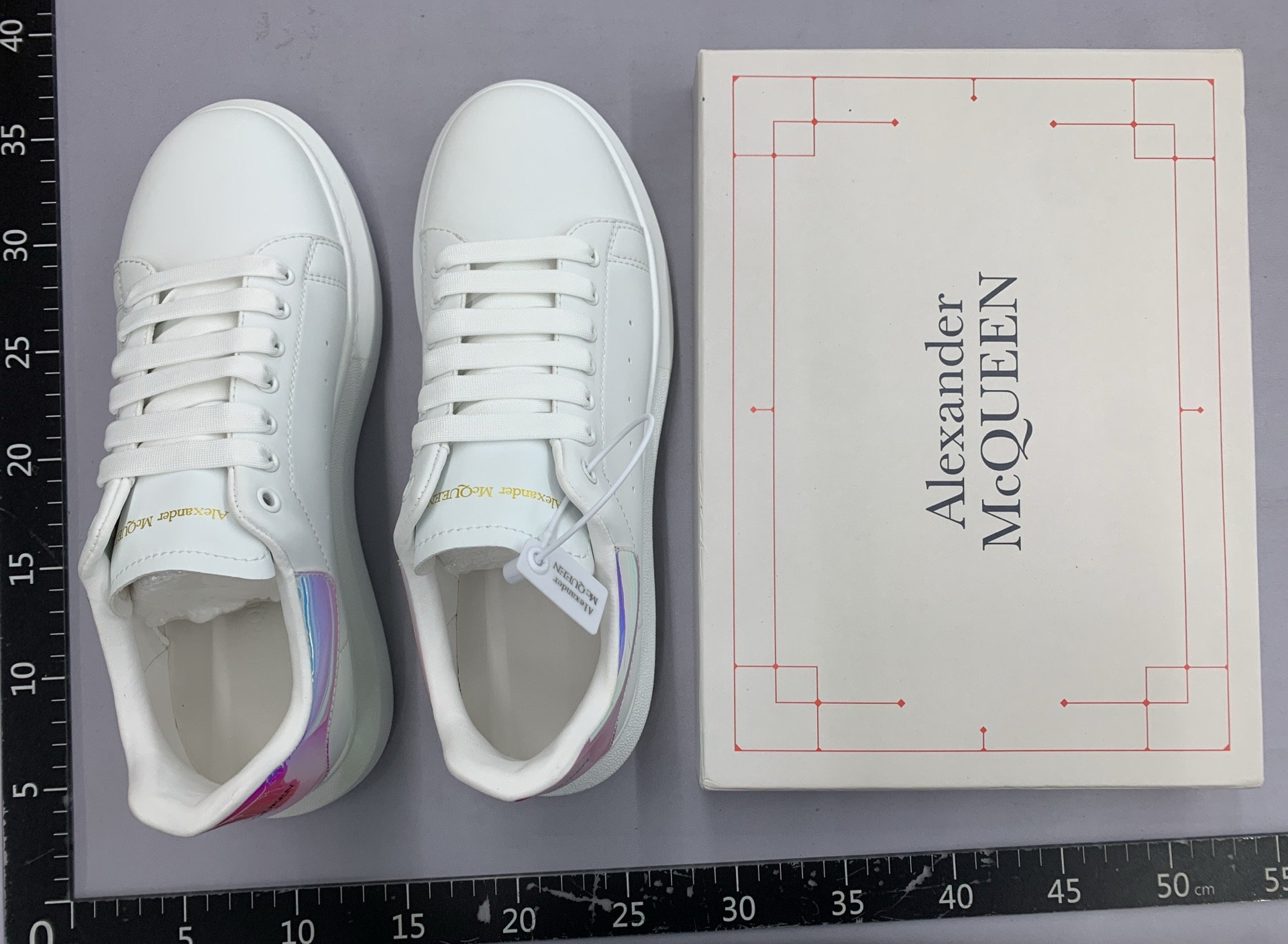 High-end, authentic mcqueen men’s casual sneakers, chunky sole, versatile white sneakers for both men and women, running shoes, men’s shoes, women’s shoes 2
