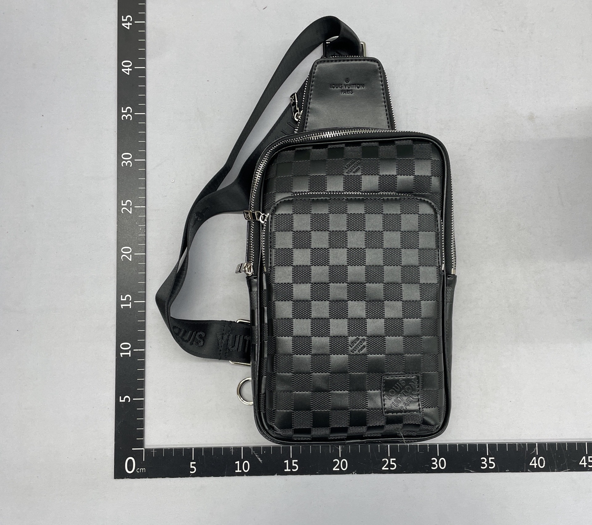 Trendy new men’s chest bag: high-end, large capacity shoulder bag & crossbody bag for fashion-forward men 4