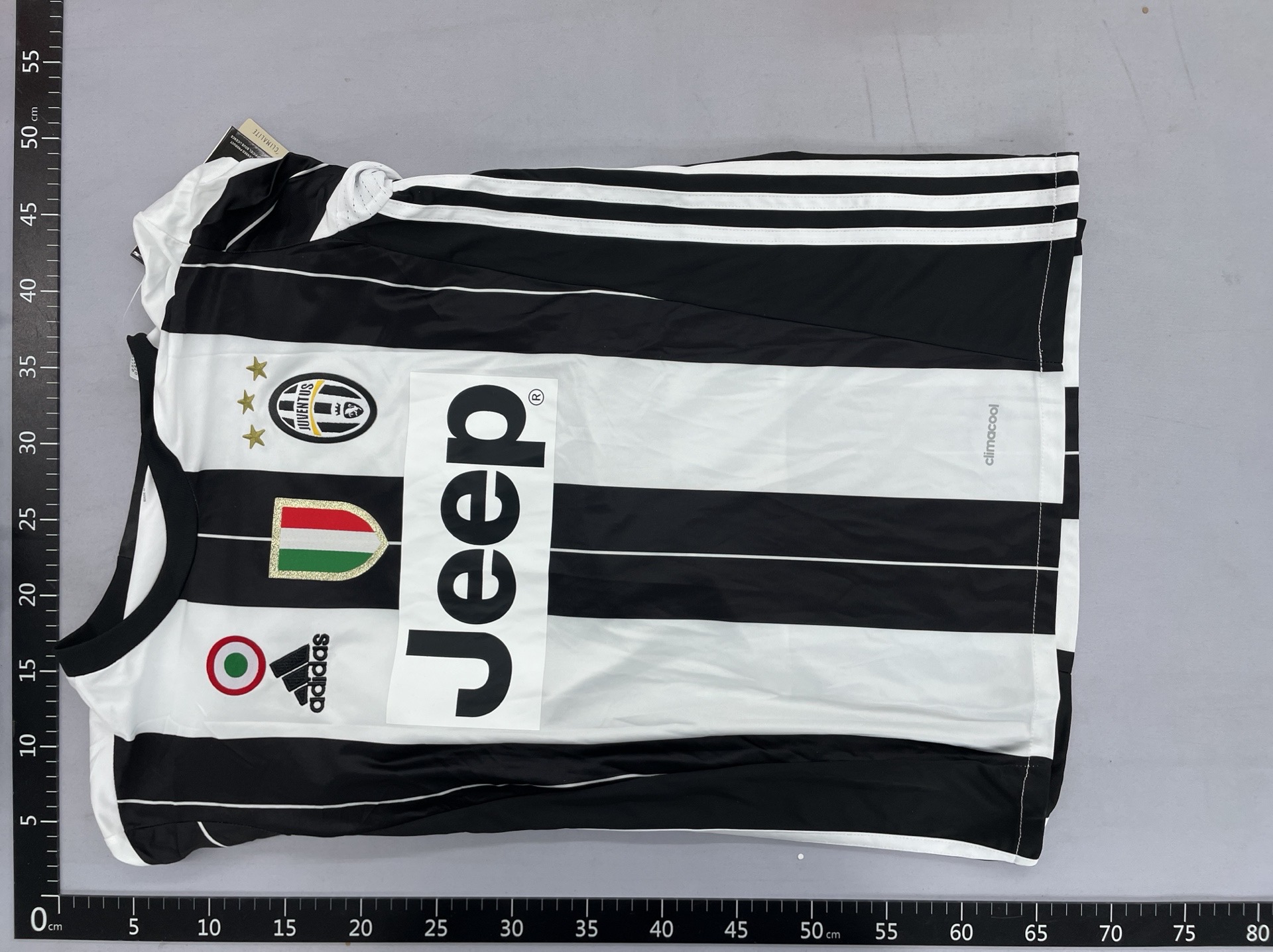 Factory direct: real madrid, barcelona, juventus, manchester united, paris saint-germain retro short-sleeve jerseys – home & away football/soccer apparel 4