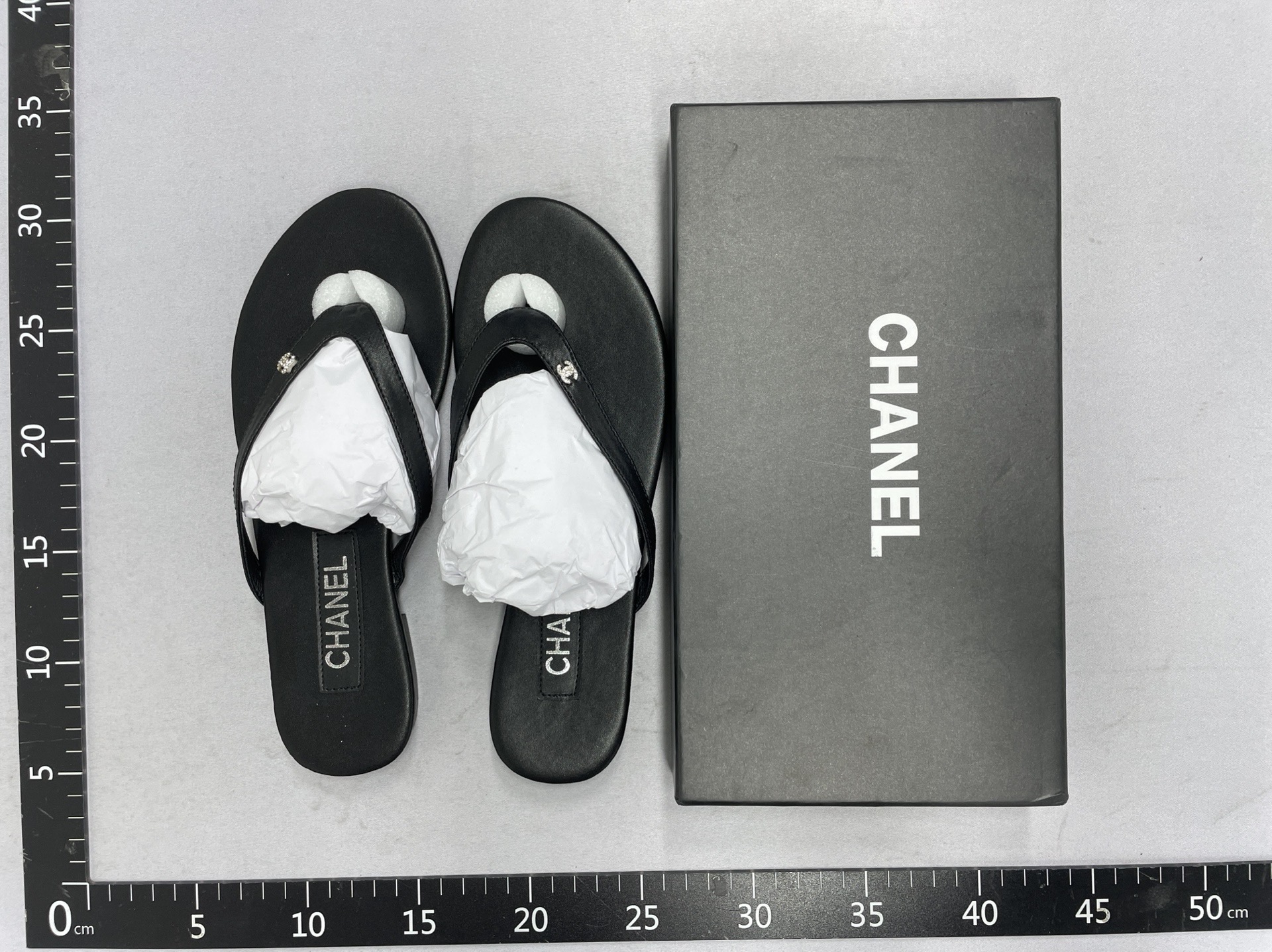 C-clip thong sandals with metal buckle – 2025 fashion item, spring/summer new collection, women’s flip-flops 5