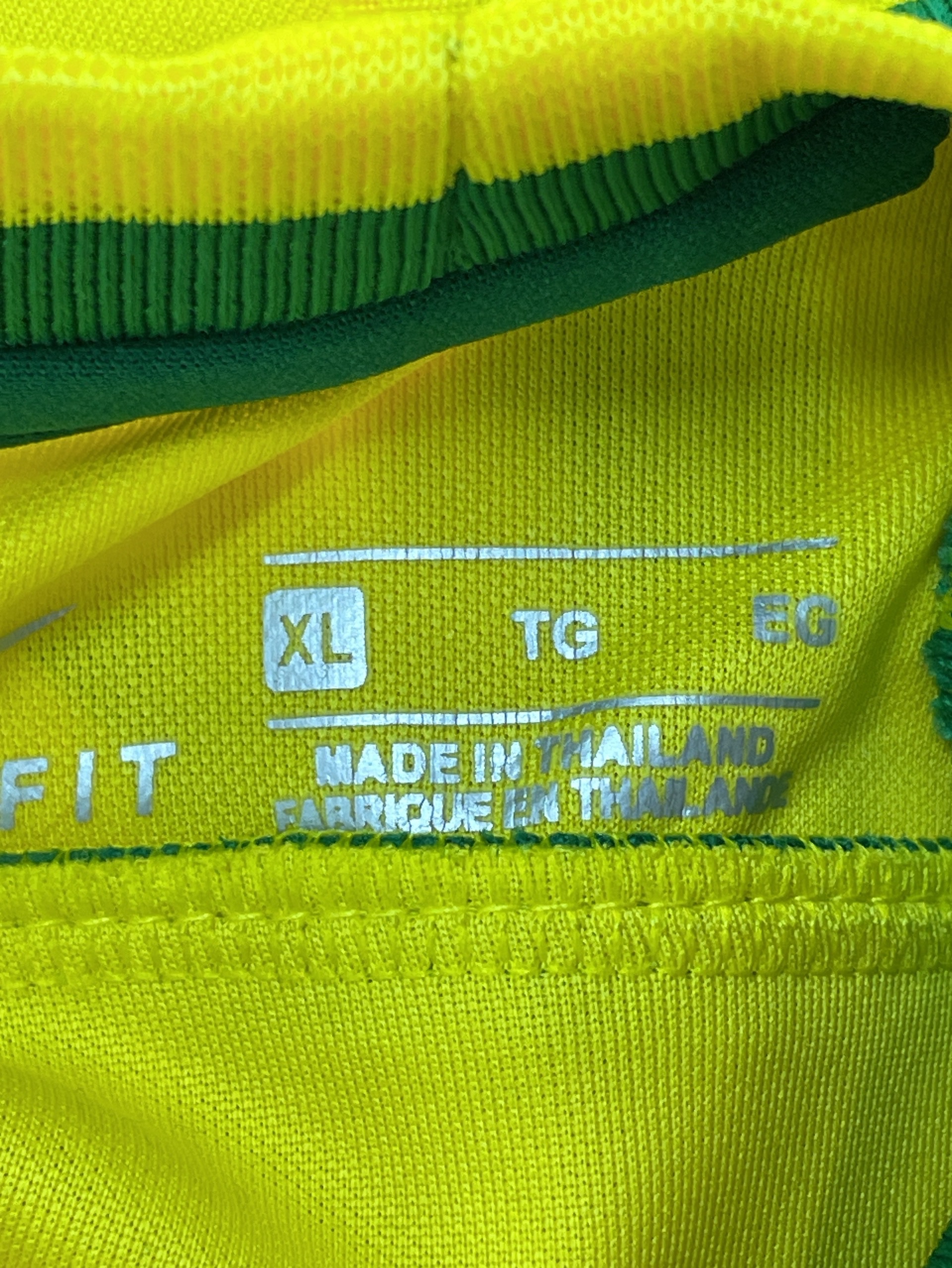 2002 world cup brazil home jersey #6 carlos, #9 ronaldo, #11 ronaldo – retro soccer jersey apparel 2