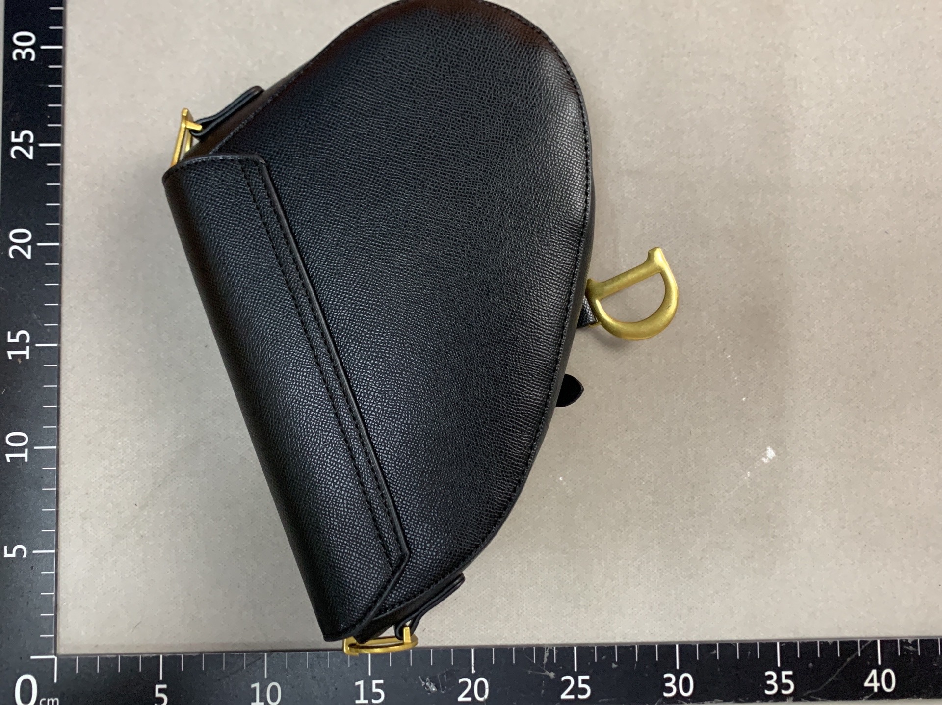 This year’s trendy, high-end, and uniquely designed handbags for women: 2024’s new collection of chic, accessible luxury, versatile solid-color crossbody bags 4
