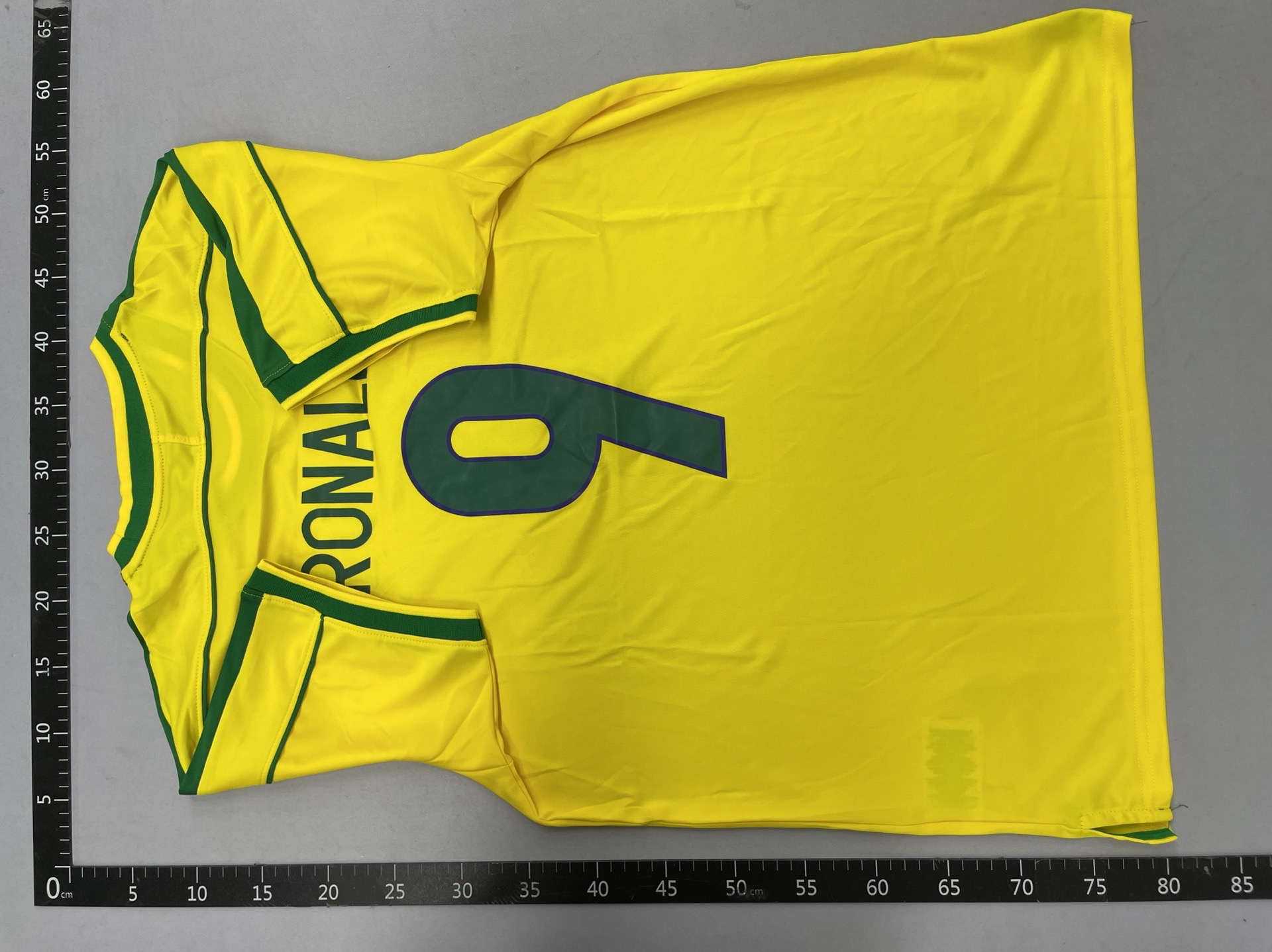 2002 world cup brazil home jersey #6 carlos, #9 ronaldo, #11 ronaldo – retro soccer jersey apparel 3