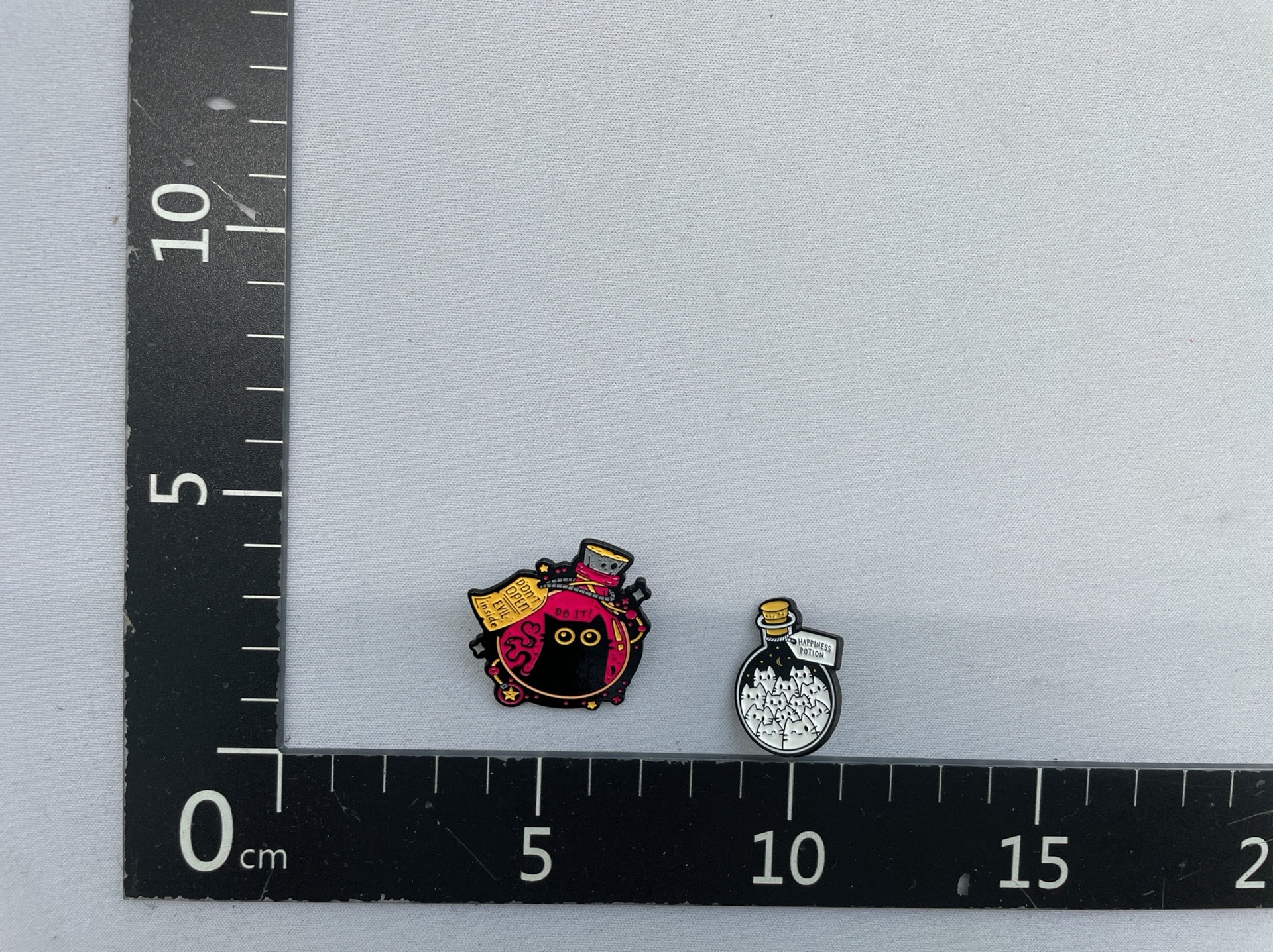 Cute cartoon cat in a bottle brooch metal badge for men and women besties metal badge bag clothes accessories medal 3
