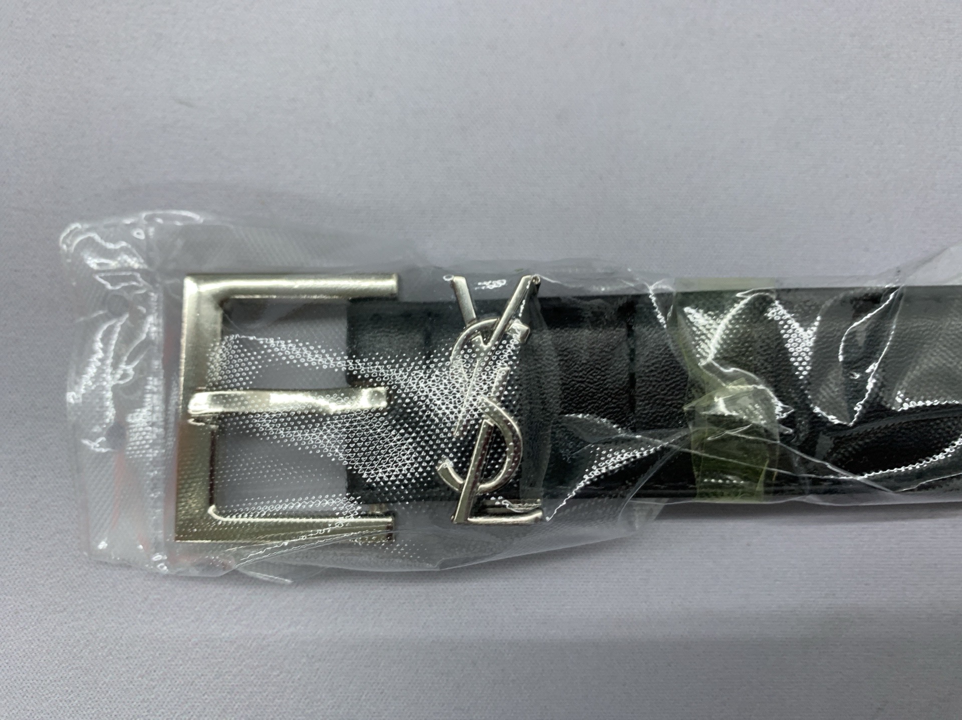 Classic women’s leather belt – versatile, slim-fit design for casual wear. stylish and unique, perfect for pants, skirts, and trousers. available in gift box 2