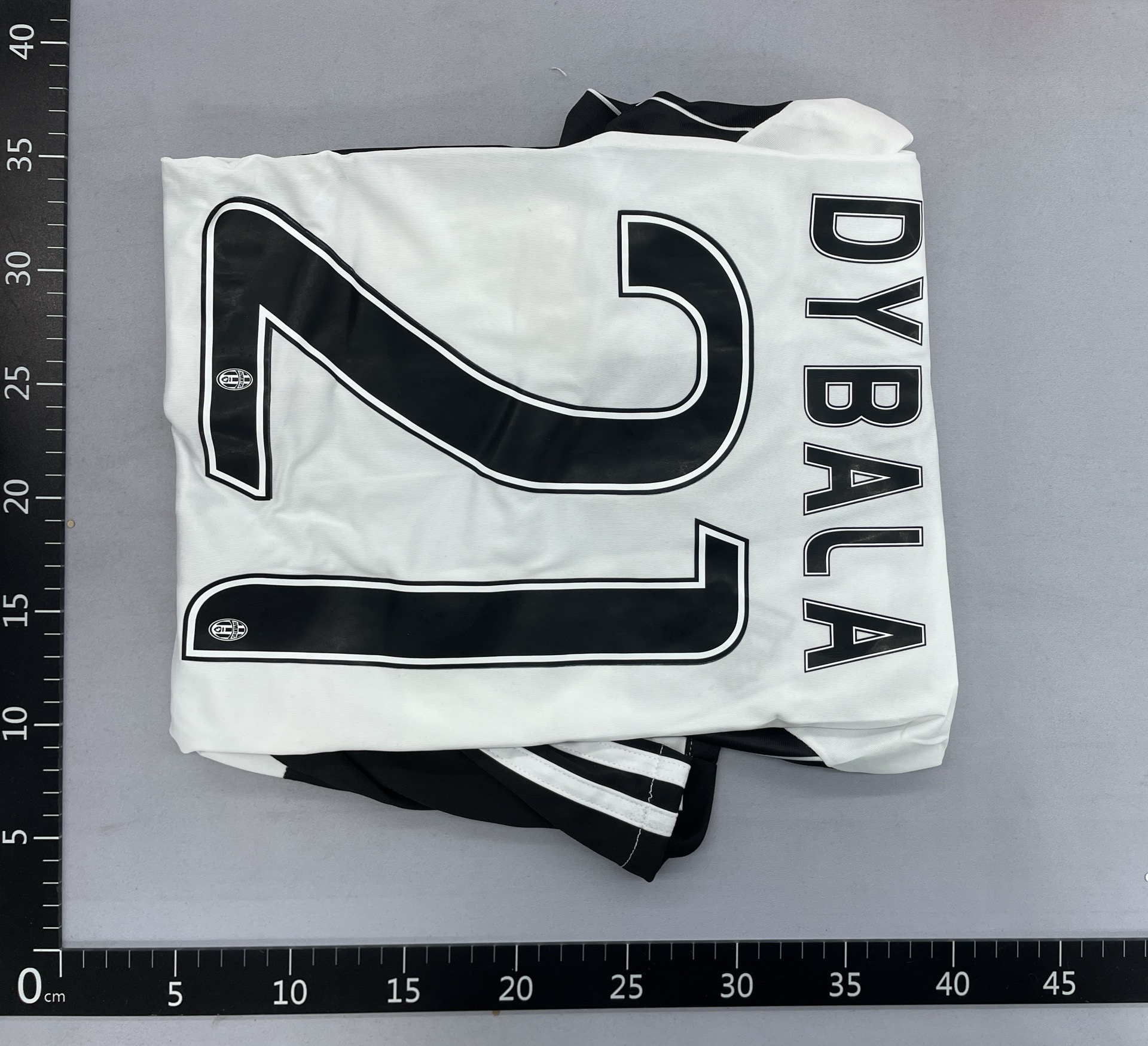 Factory direct: real madrid, barcelona, juventus, manchester united, paris saint-germain retro short-sleeve jerseys – home & away football/soccer apparel 5