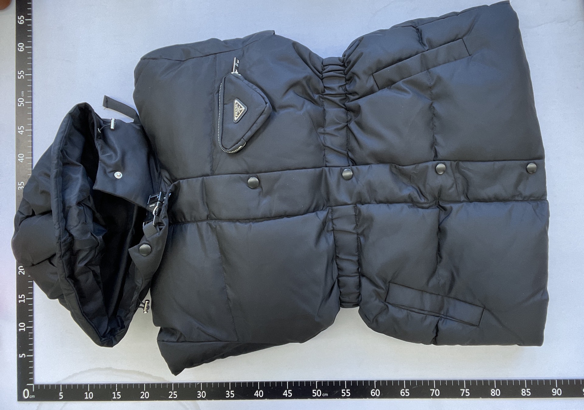 2023 winter new arrival: p brand triangle logo bag, letter badge black cinched-waist down jacket coat 3