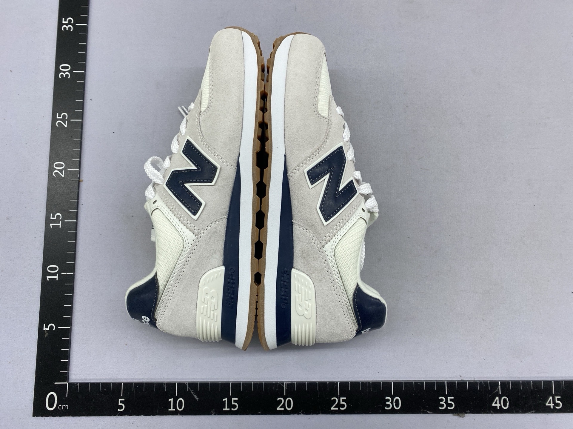 Versatile men’s and women’s athletic shoes w02 4