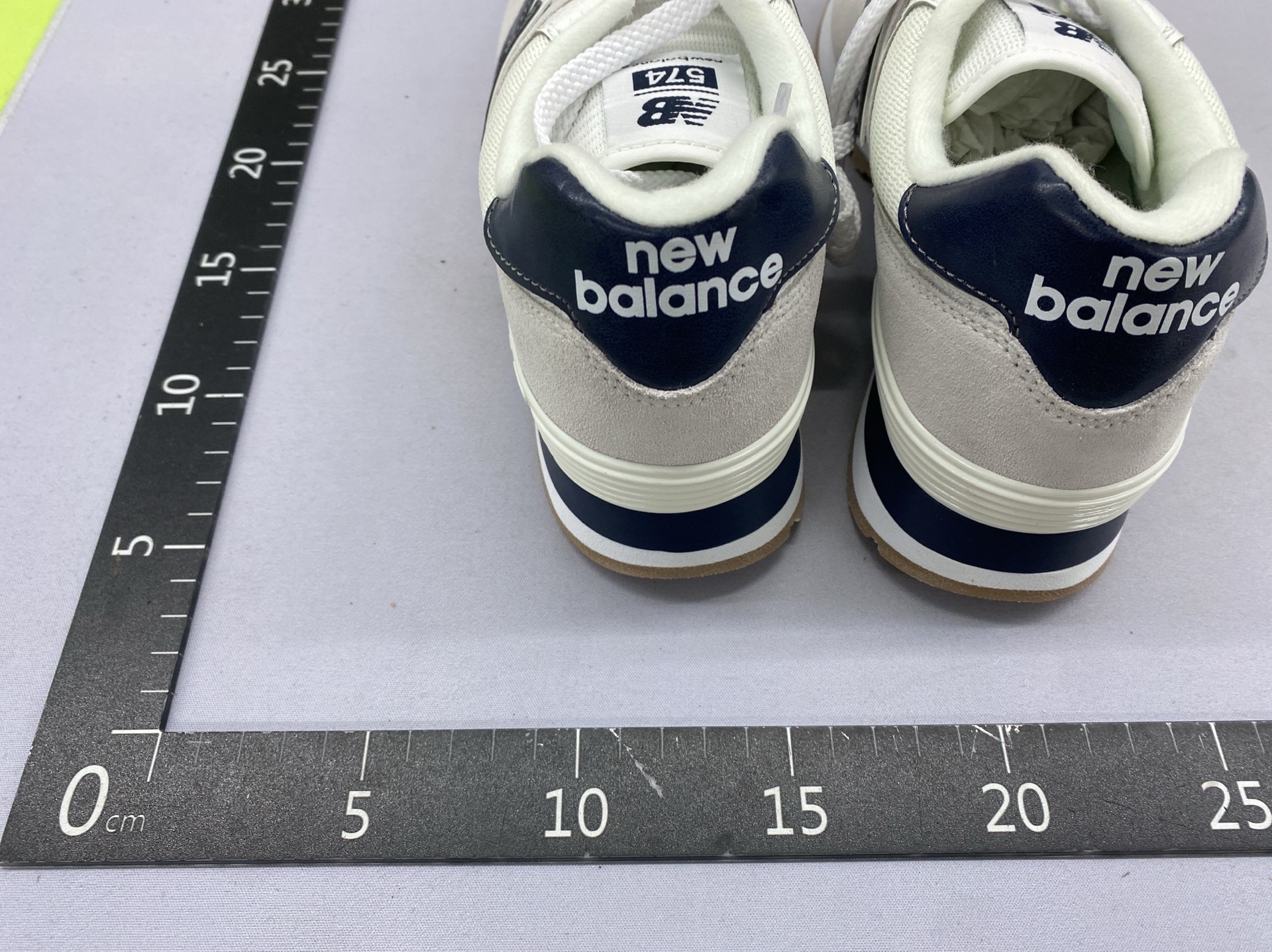 Versatile men’s and women’s athletic shoes w02 3
