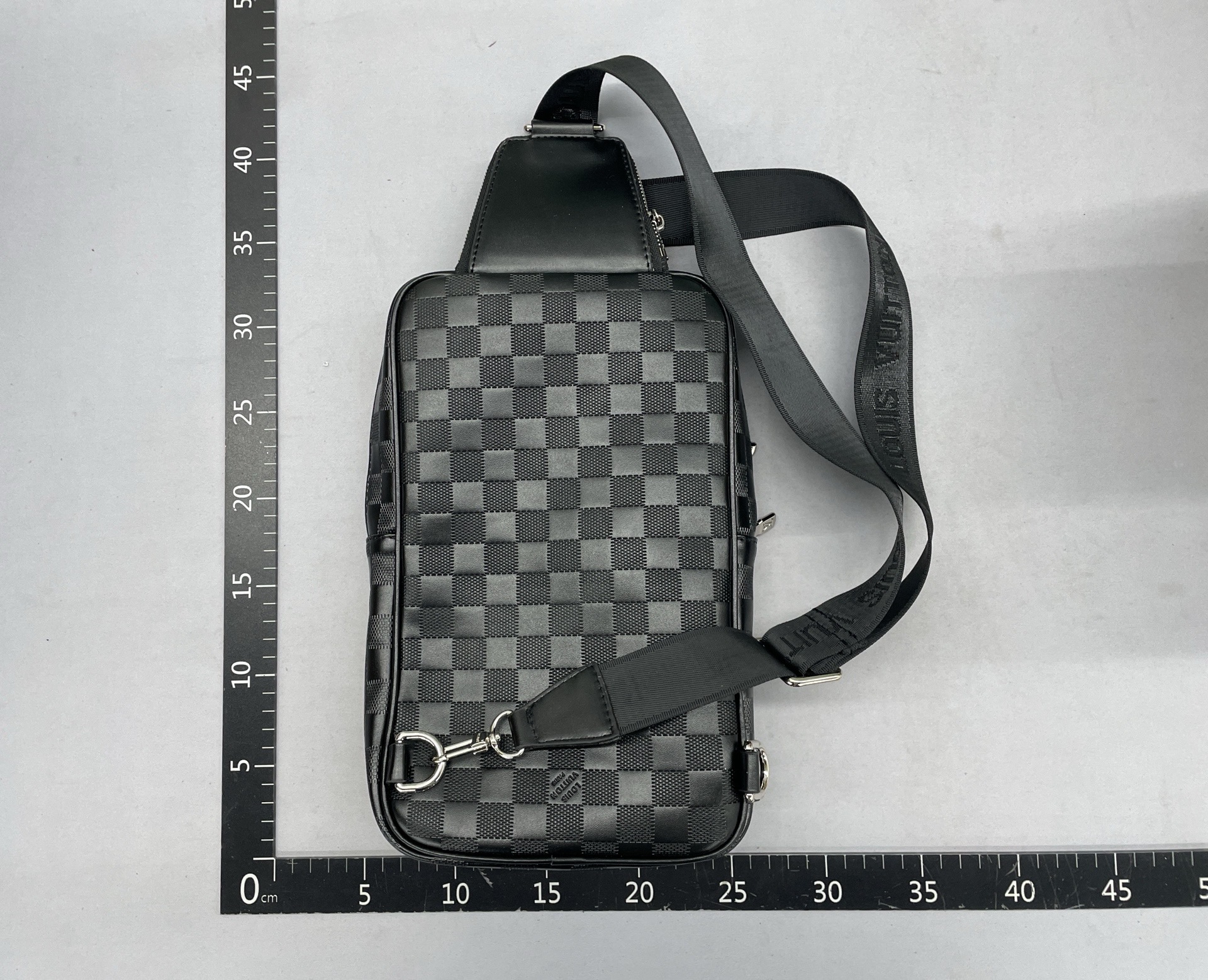 Trendy new men’s chest bag: high-end, large capacity shoulder bag & crossbody bag for fashion-forward men 3