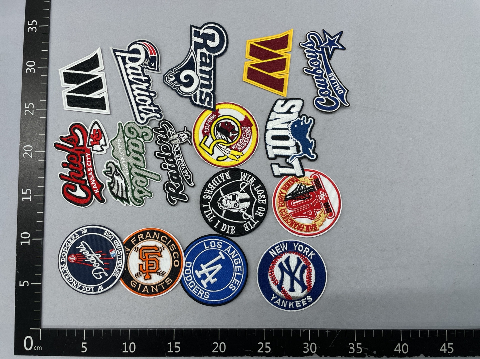 Yaxiu new arrival sports team logo baseball team logo cloth patch clothing bag packaging patch hole patch computer embroider 2