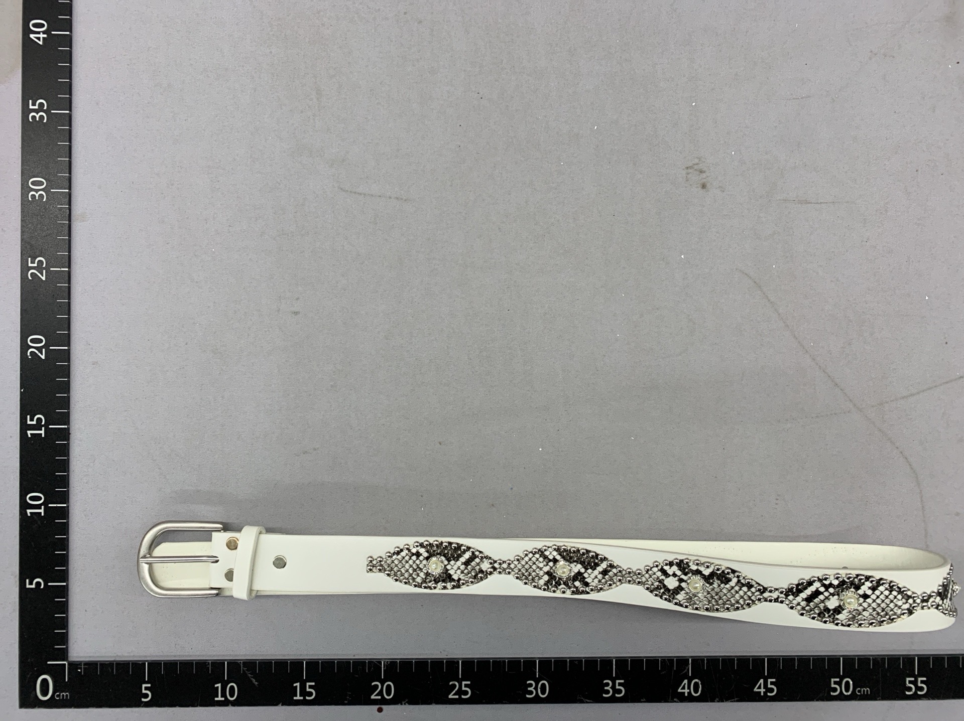 Handle with care: “pearl white python” vintage diamond lattice design belt with rivets – a retro leather belt 4