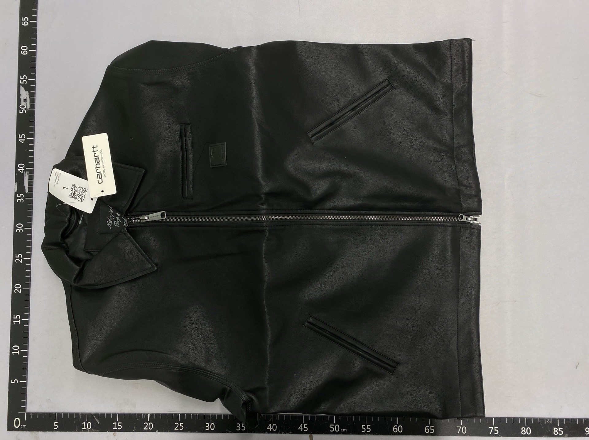 Black spiral under the left horizontal zipper black lapel jacket 44121148 4