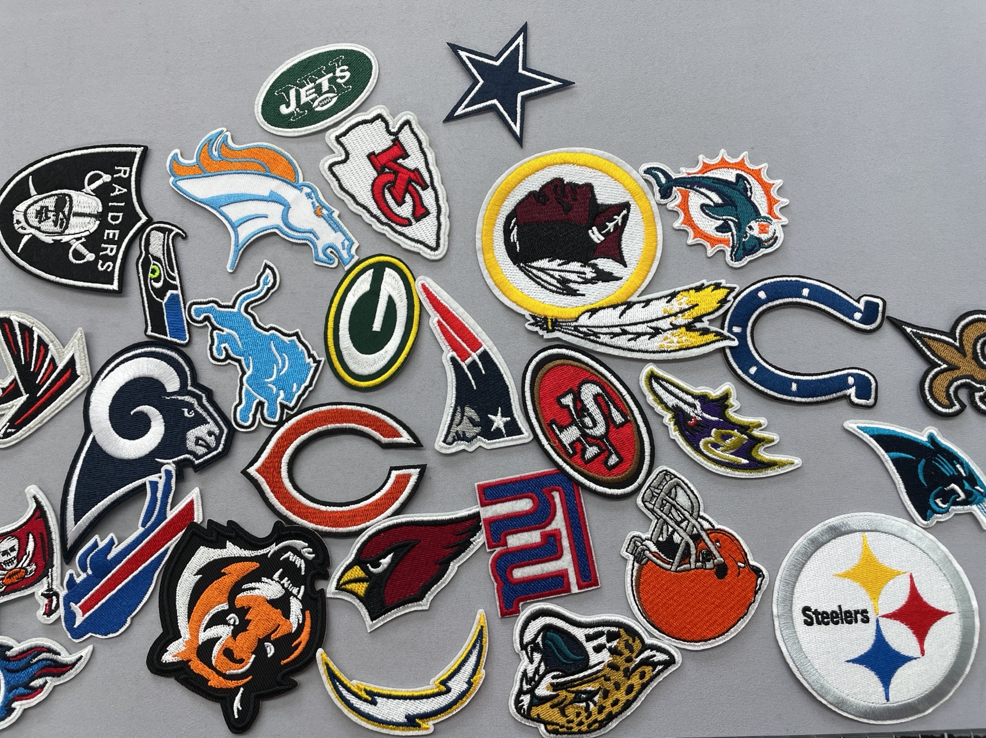 Yaxiu new arrival team logo clothes bag packaging decoration patch stickers curtain bed cover decoration stickers computer embroidered cloth stickers 4