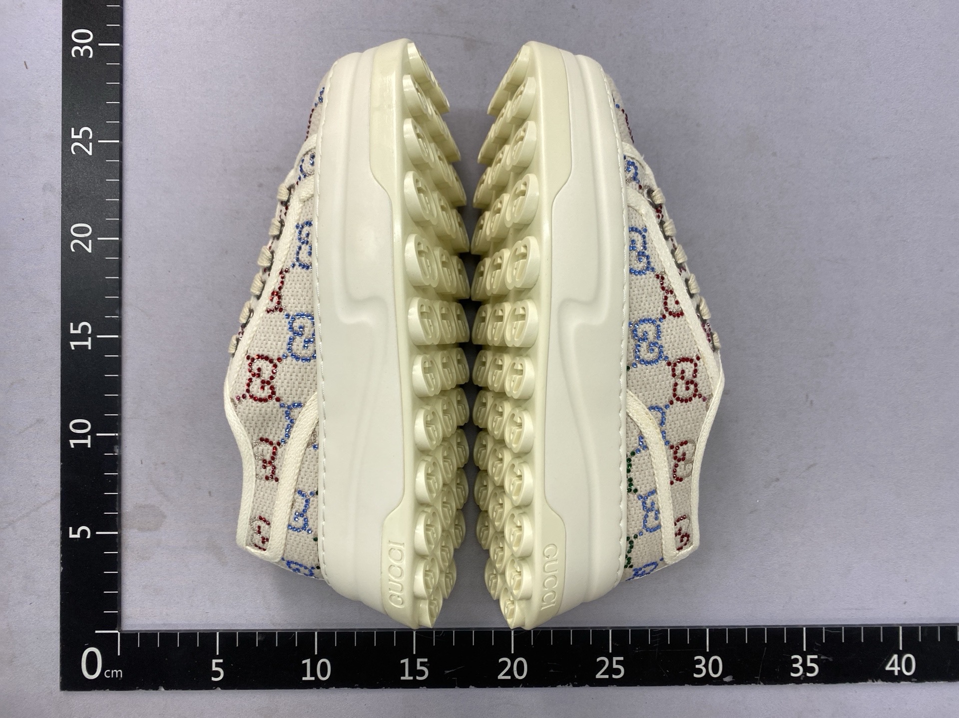 1977 new men’s and women’s shoes – export quality chunky sole canvas sneakers – retro embroidered versatile lace-up monogram casual skate shoes 3