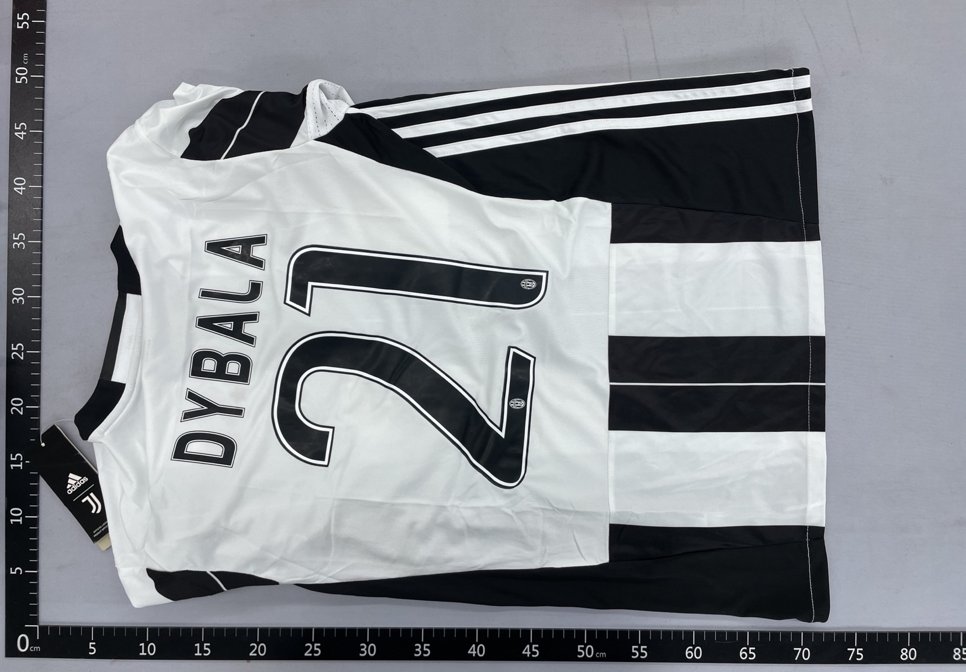 Factory direct: real madrid, barcelona, juventus, manchester united, paris saint-germain retro short-sleeve jerseys – home & away football/soccer apparel 3