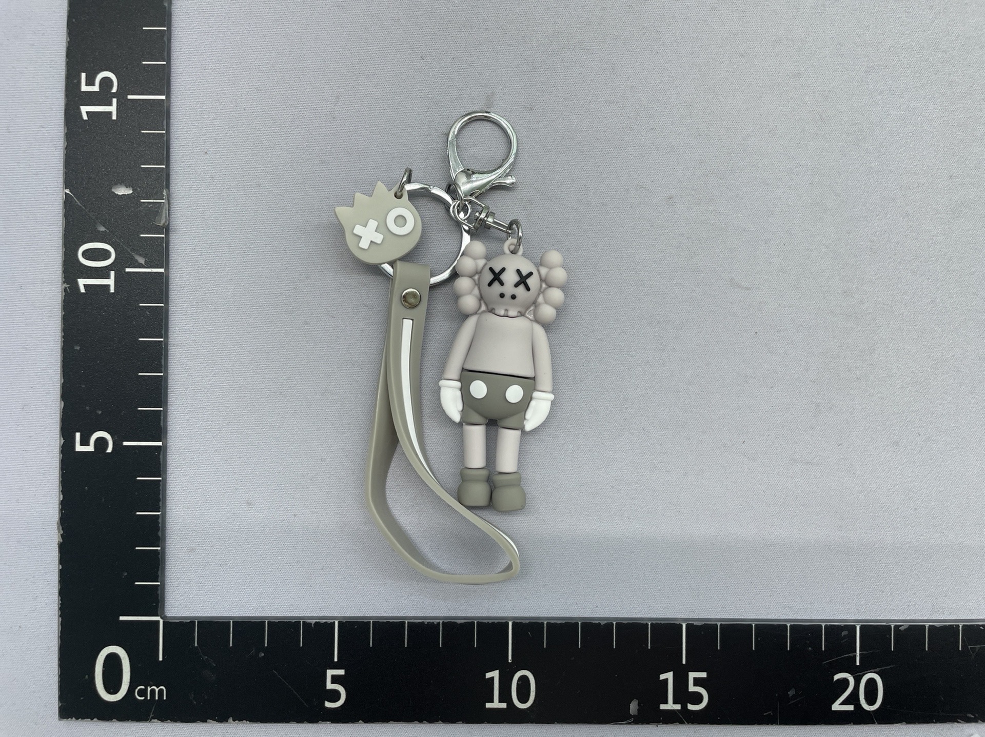 Kaws keychain casualcute doll violent bear pendant bag pendant backpack key ring jewelry 2