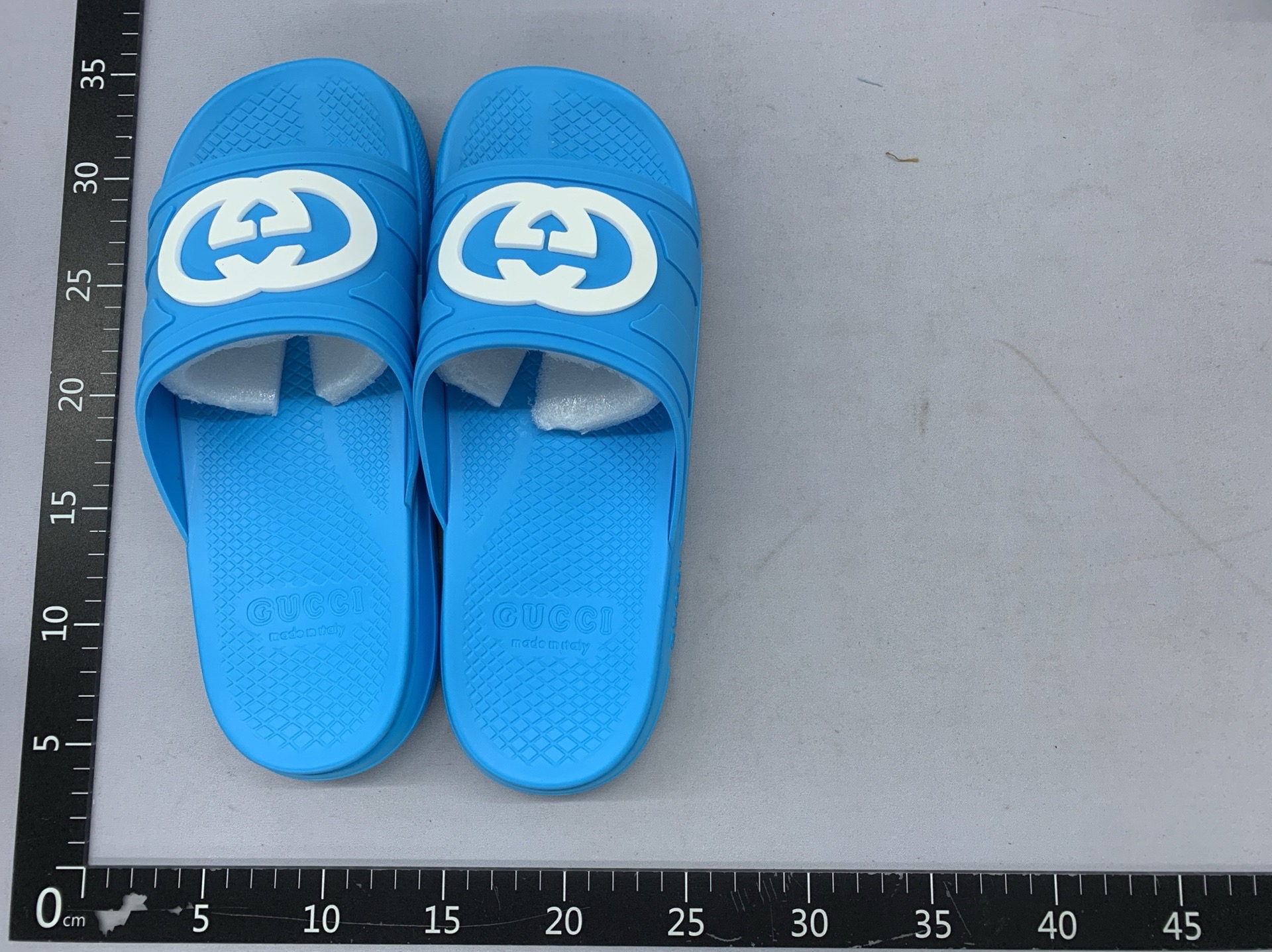 High-end 2024 summer new collection: stylish men’s slip-on sandals & women’s trendy, versatile casual beach sandals 3