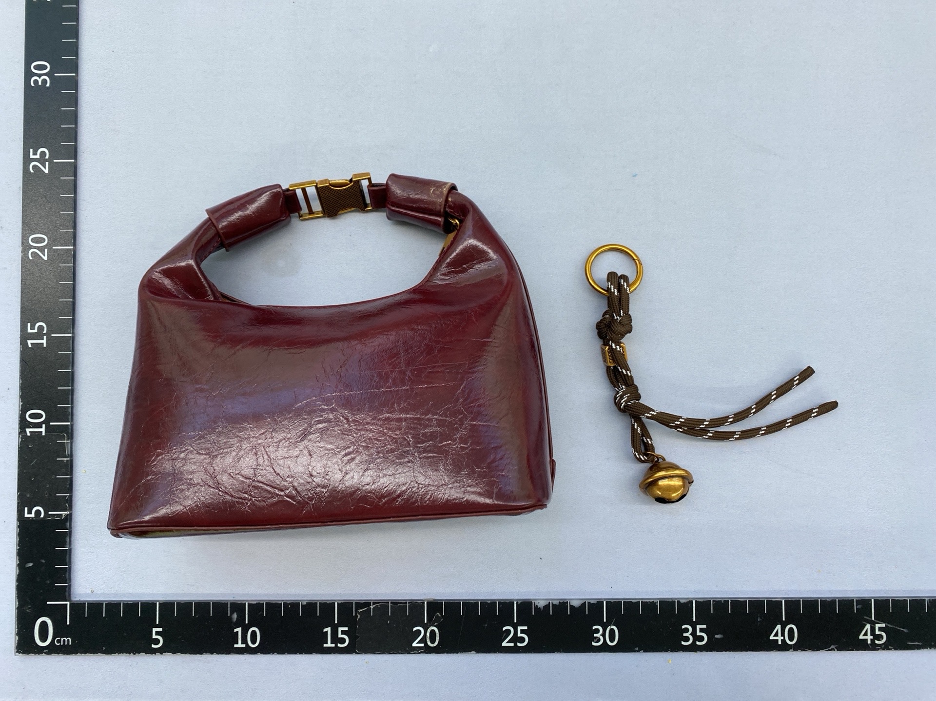 New women’s handbags: small tote bags, versatile & chic crossbody bags, and dumpling bags – 2025 collection 4