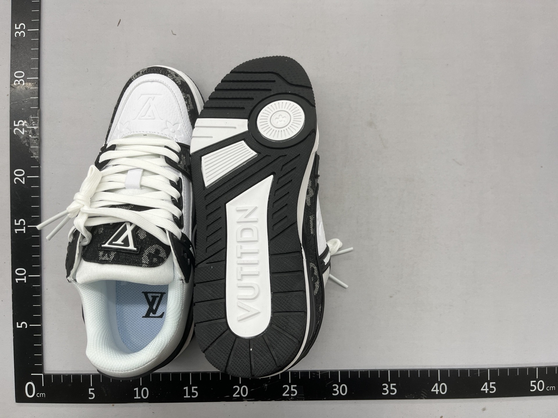 Top-notch quality, hand-picked! matching men’s and women’s casual sneakers – lightweight, breathable, and stylish soft-soled athletic shoes 3