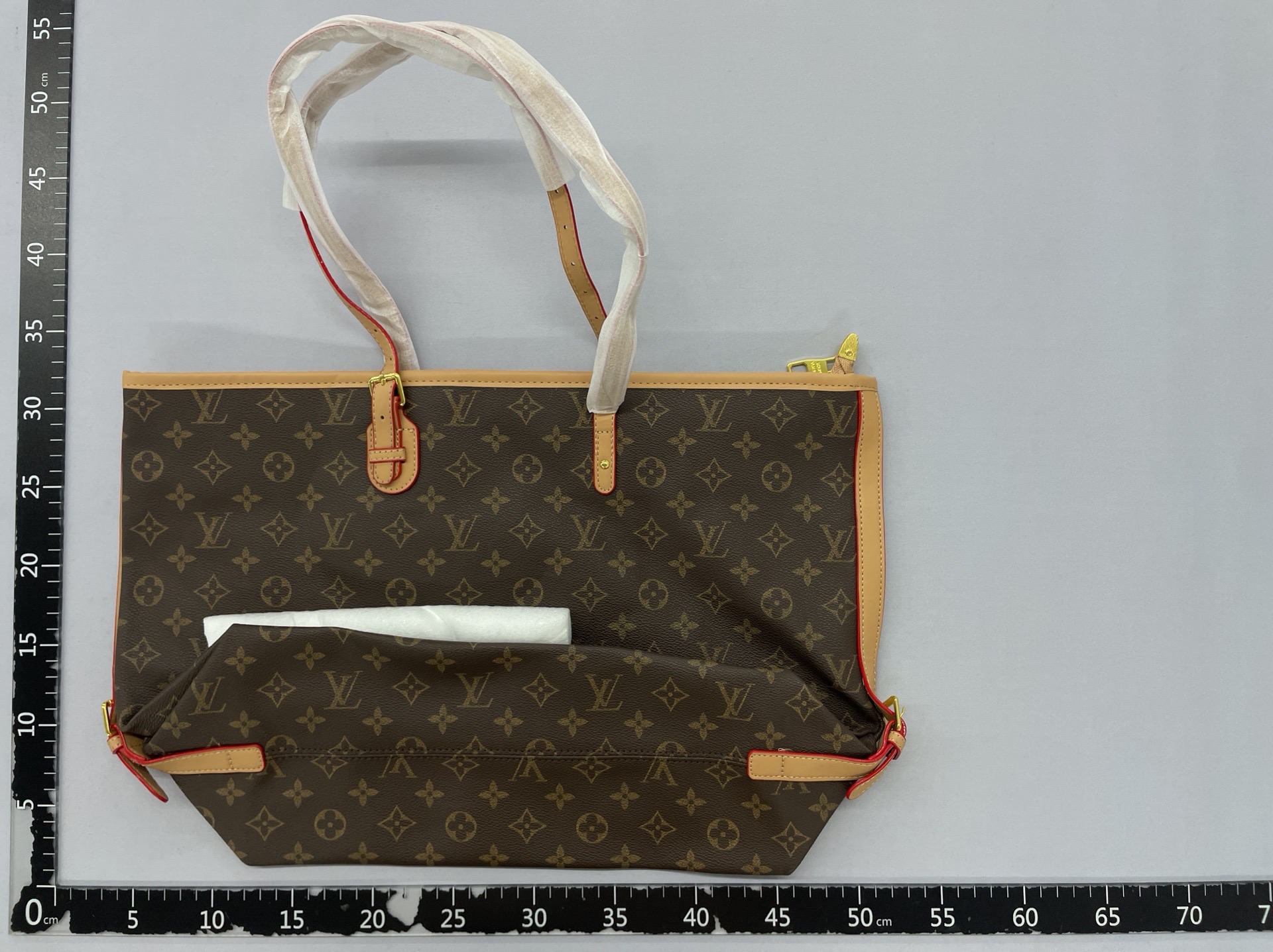 Un-1’s unique design highlights stylish and makes your bag the focus of fashion. 3