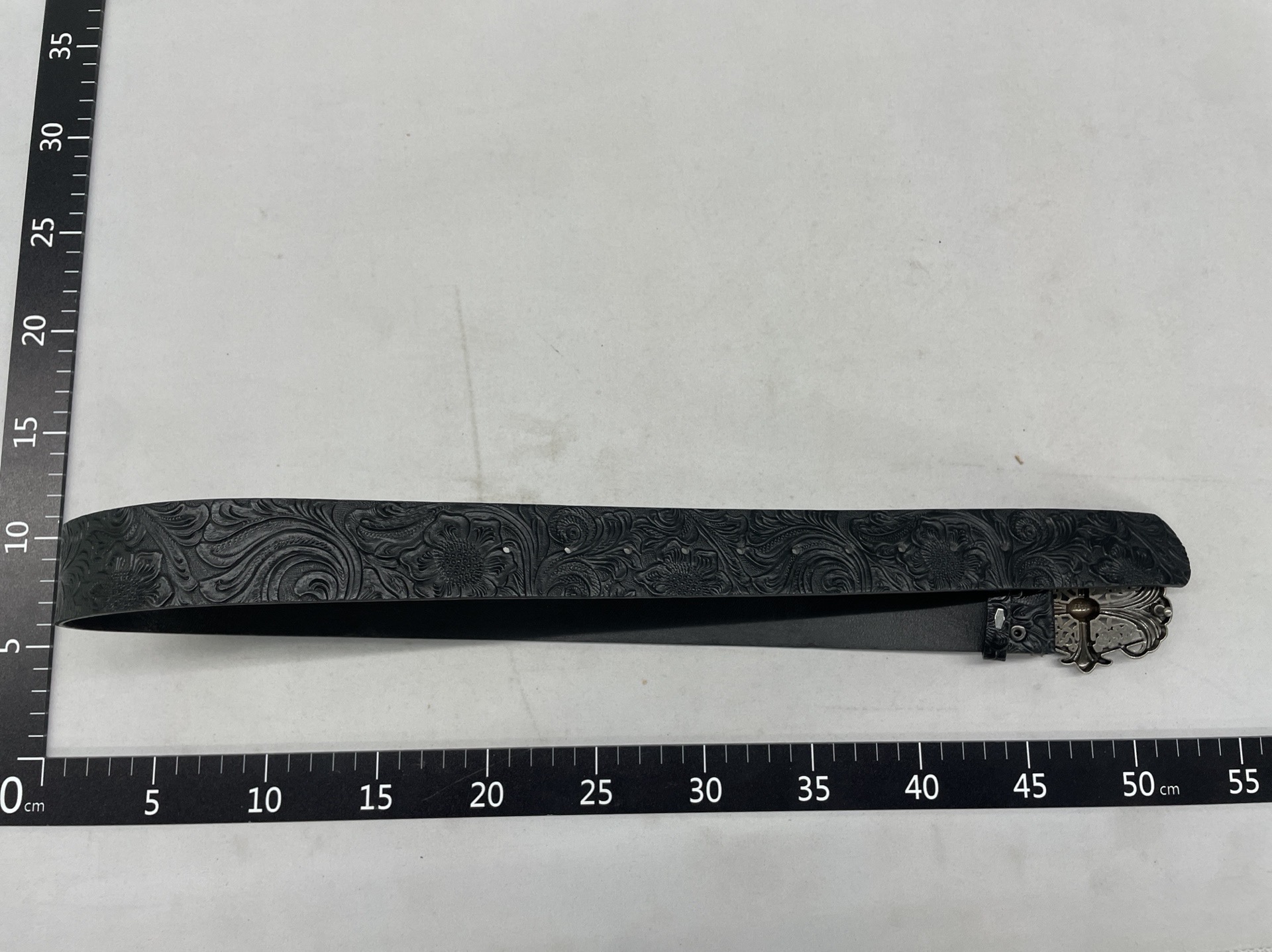 Western-inspired, versatile, and trendy new embossed floral leather belts for both men and women. these unique and stylish belts offer a vintage, artistic flair 2
