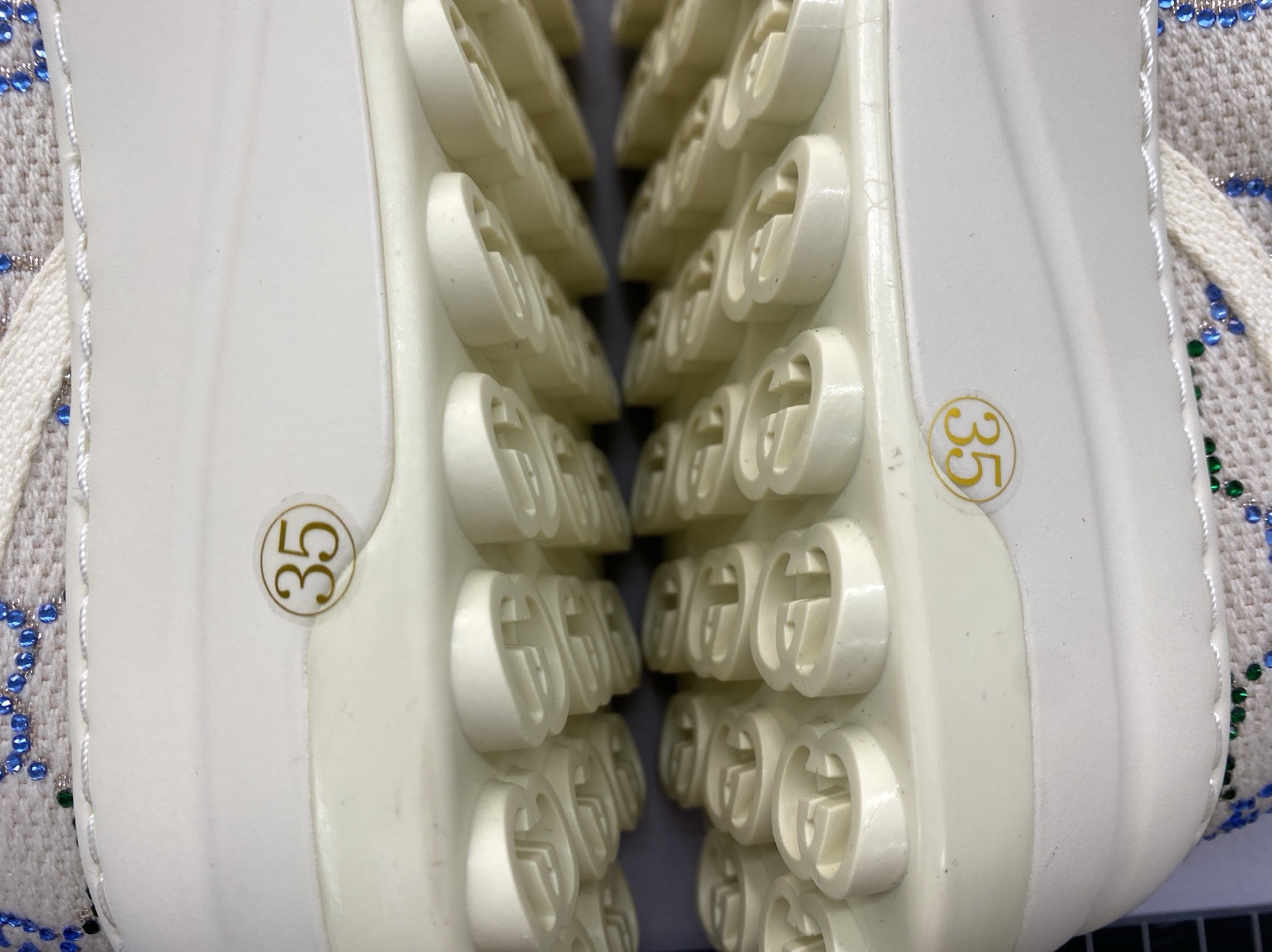 1977 new men’s and women’s shoes – export quality chunky sole canvas sneakers – retro embroidered versatile lace-up monogram casual skate shoes 2