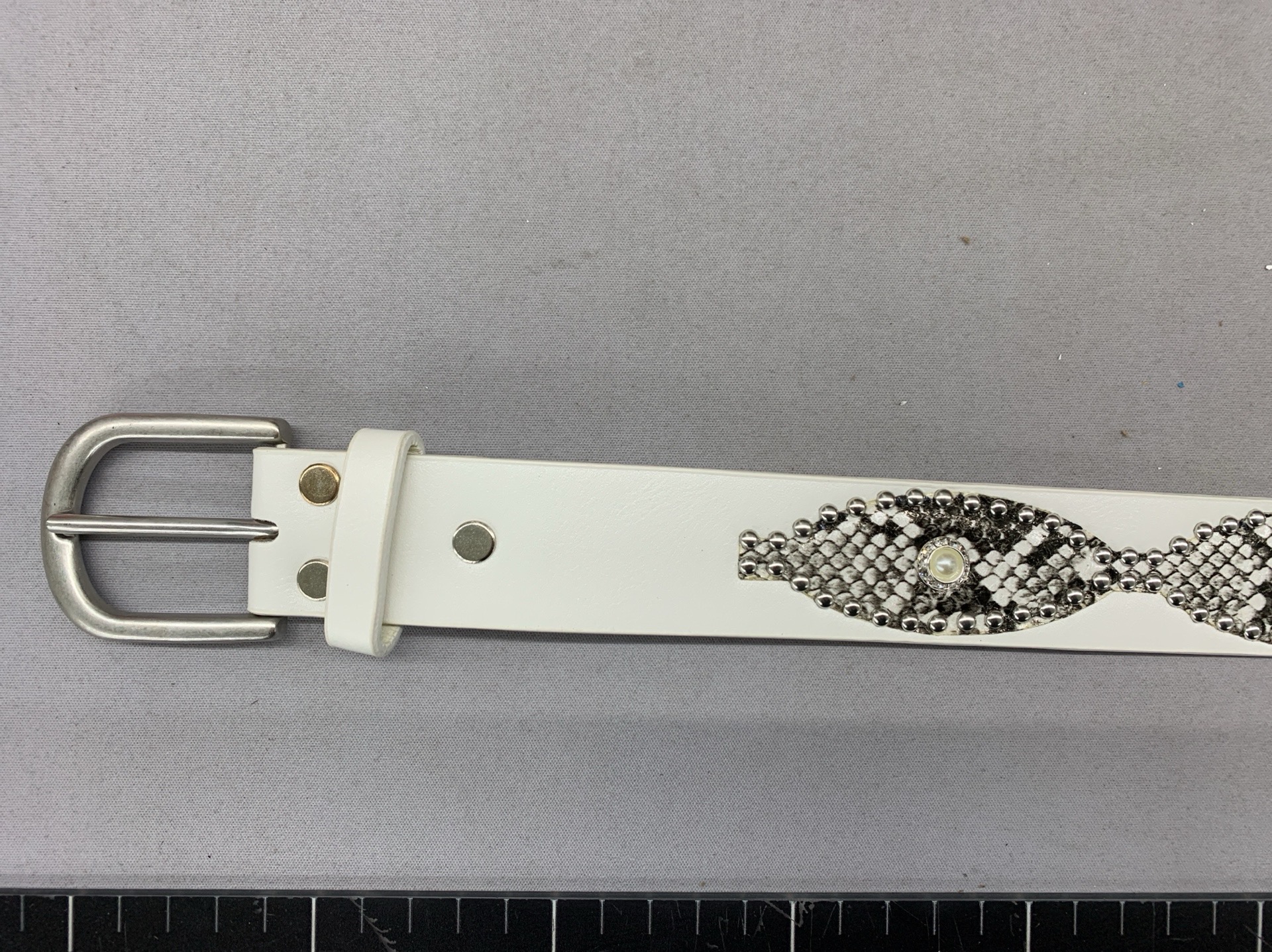 Handle with care: “pearl white python” vintage diamond lattice design belt with rivets – a retro leather belt 2