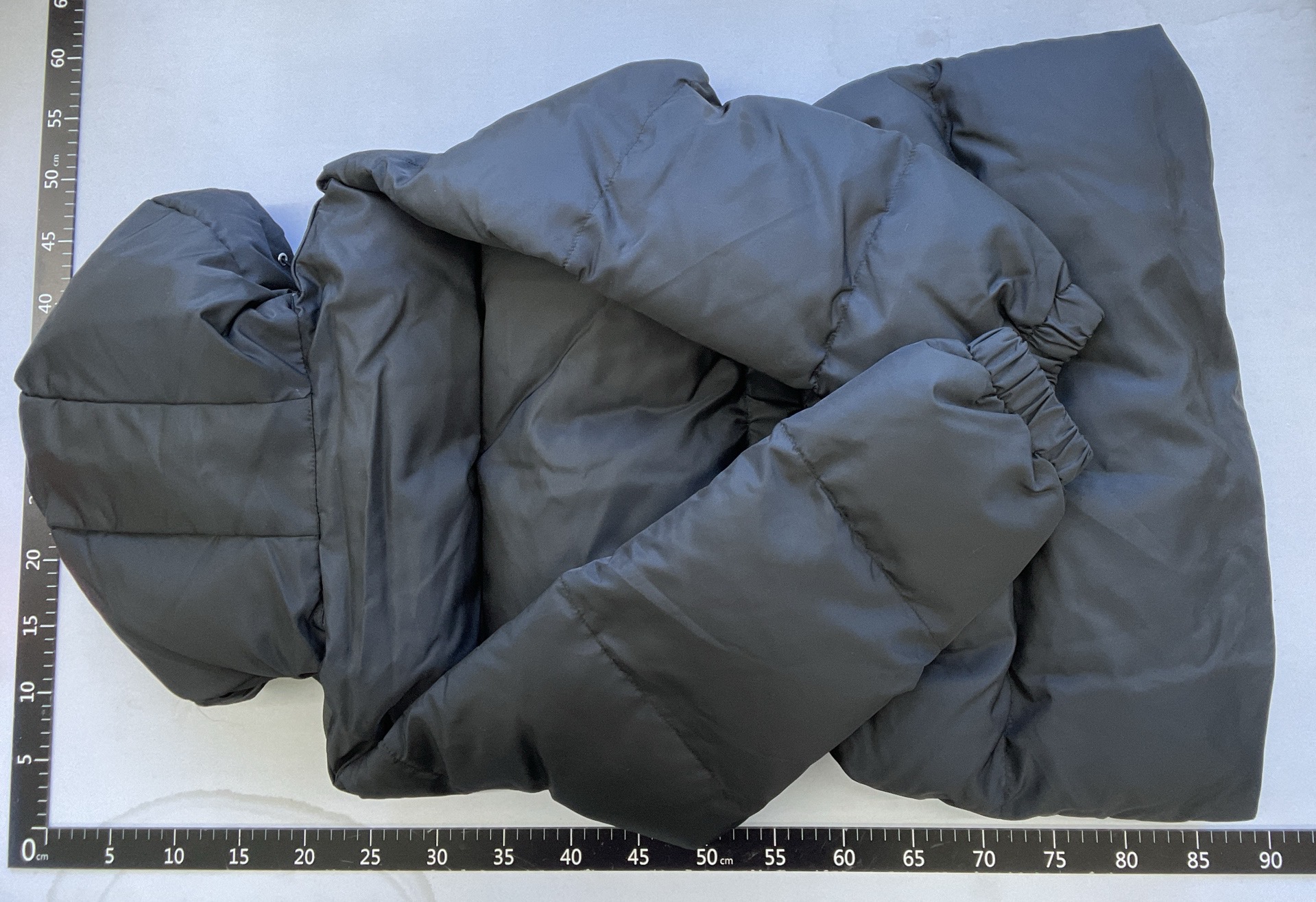 2023 winter new arrival: p brand triangle logo bag, letter badge black cinched-waist down jacket coat 4