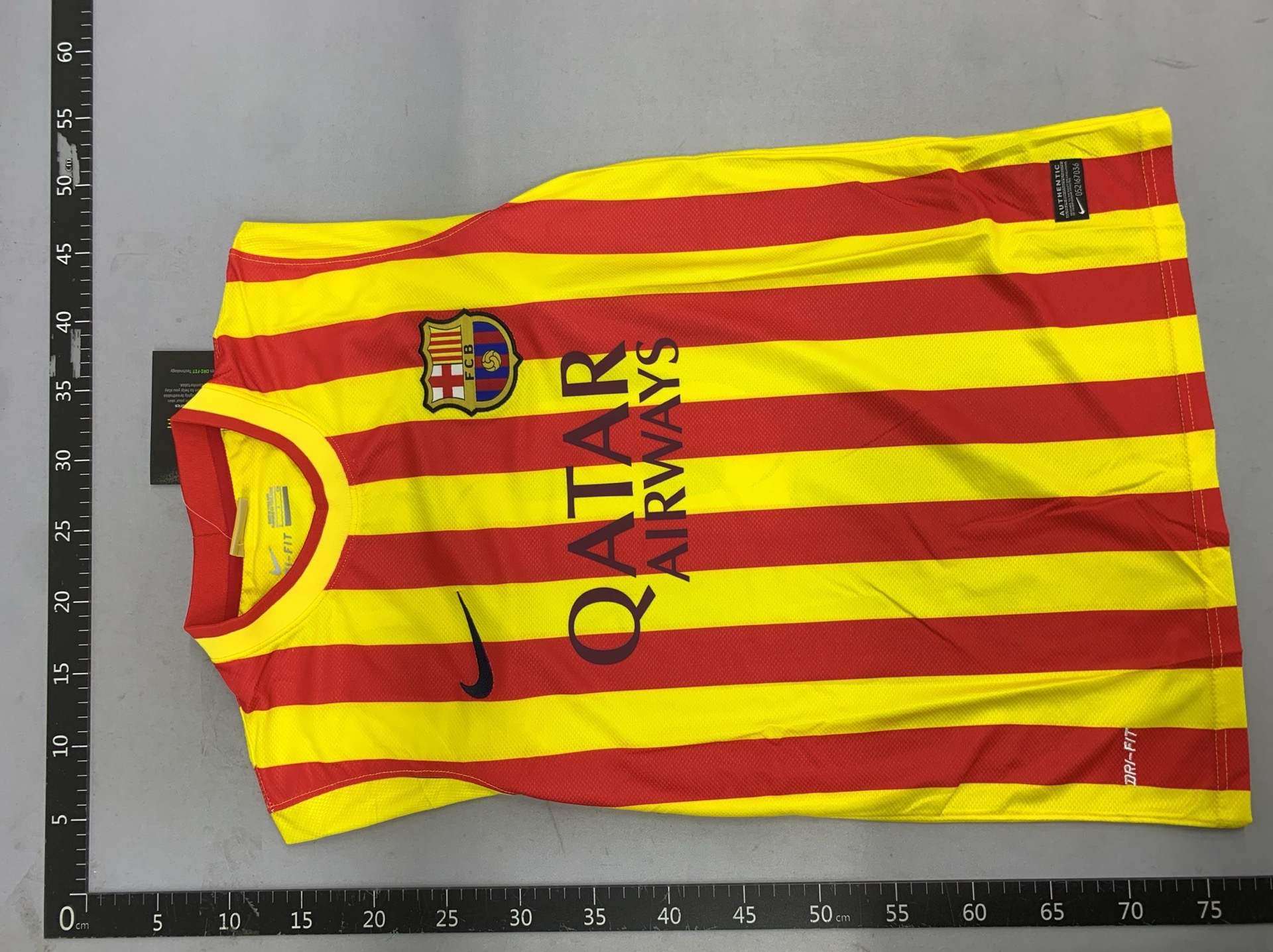 11121314 la liga豪门retro jersey home and away pique puyol messi fan edition football uniform 4