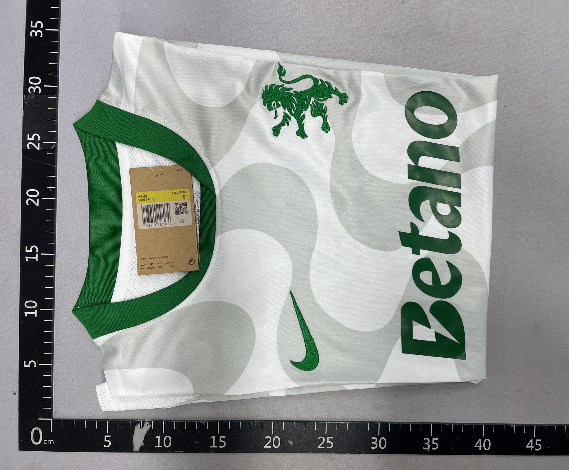 0103 sporting lisbon 232425 home and away player version fan version retro jersey dropshipping 5