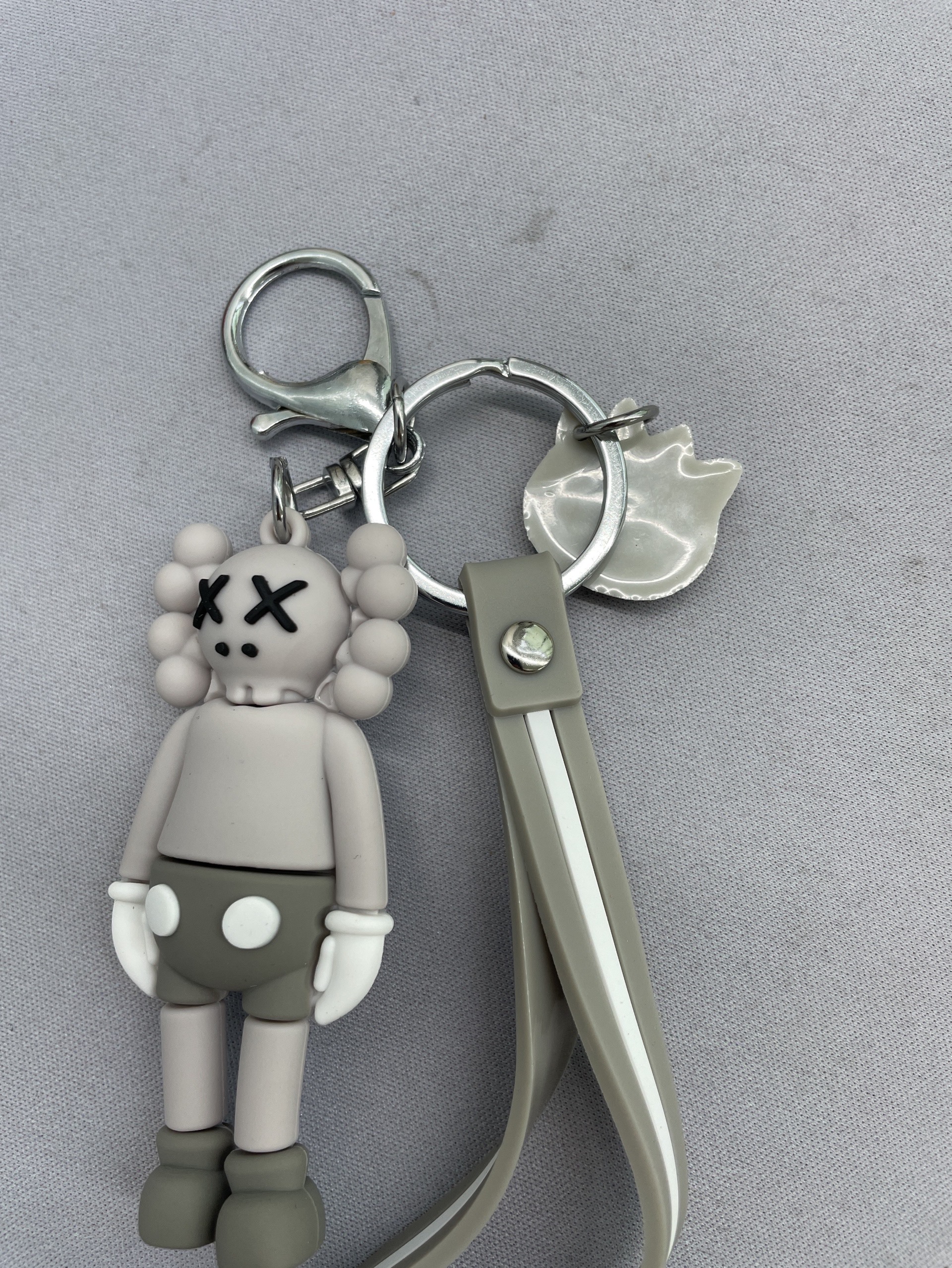 Kaws keychain casualcute doll violent bear pendant bag pendant backpack key ring jewelry 4