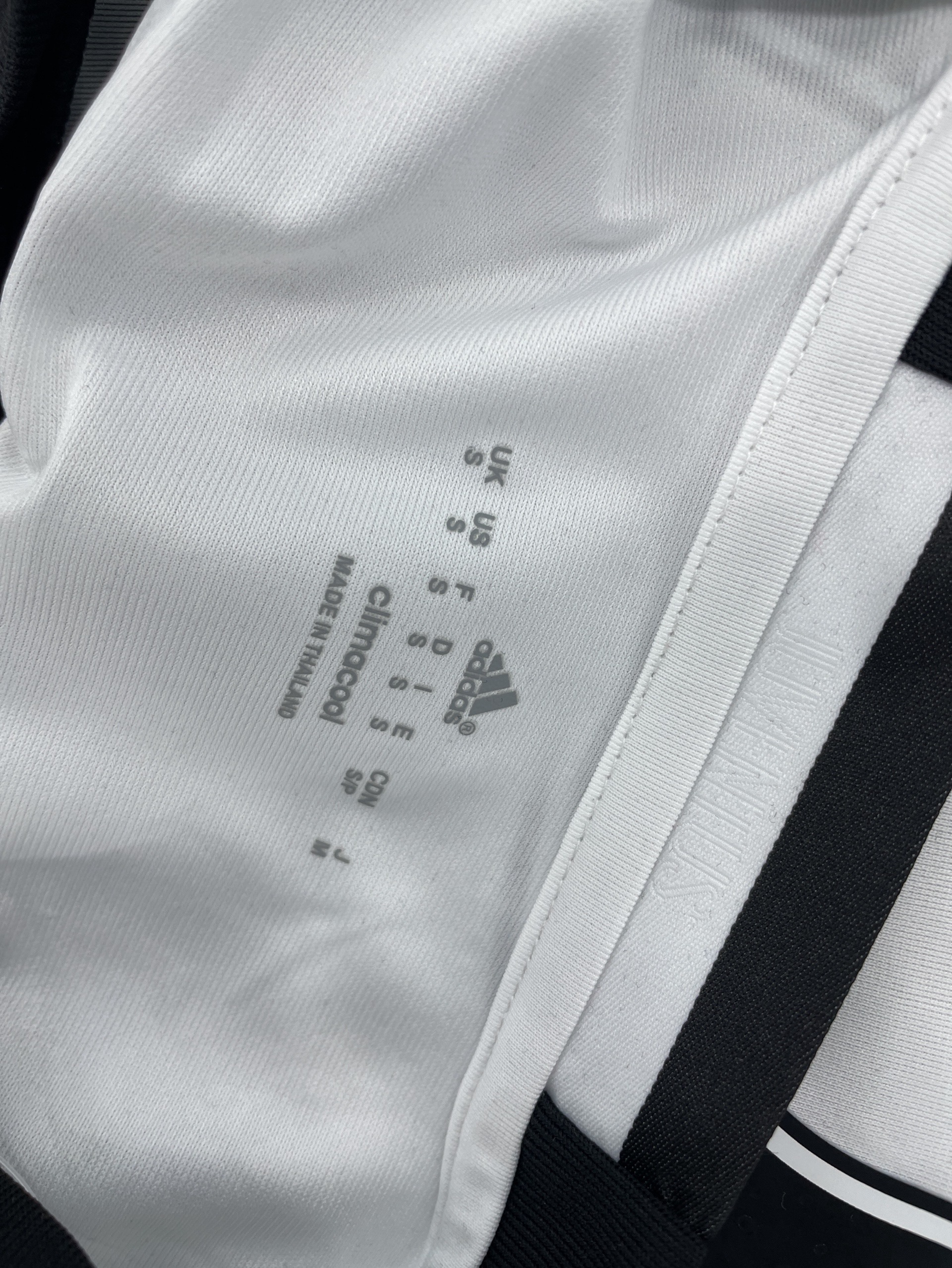 Factory direct: real madrid, barcelona, juventus, manchester united, paris saint-germain retro short-sleeve jerseys – home & away football/soccer apparel 2