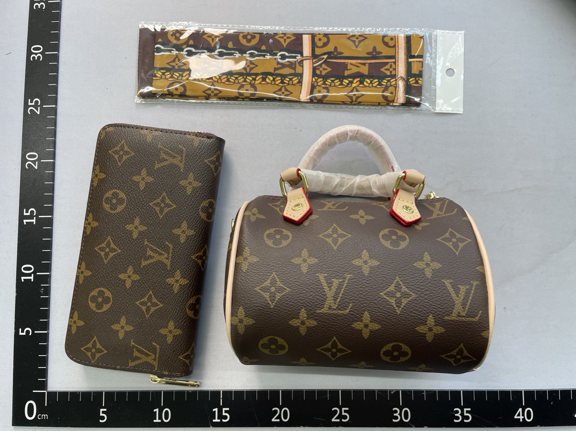 1500 -fashion bags (no returns or exchanges if there are no quality issues) 4