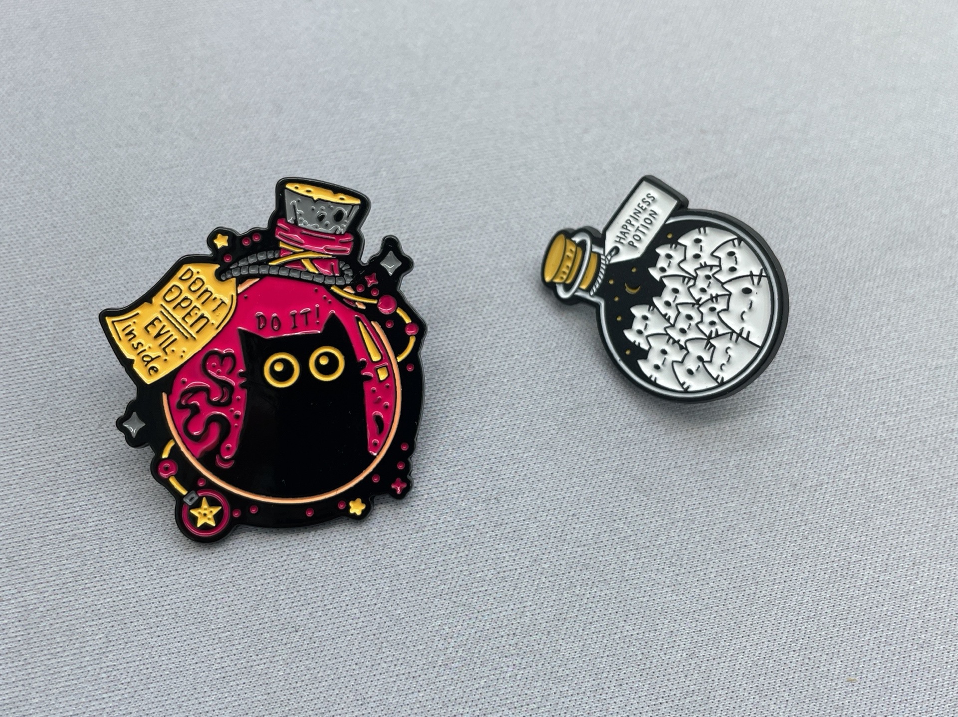 Cute cartoon cat in a bottle brooch metal badge for men and women besties metal badge bag clothes accessories medal 5