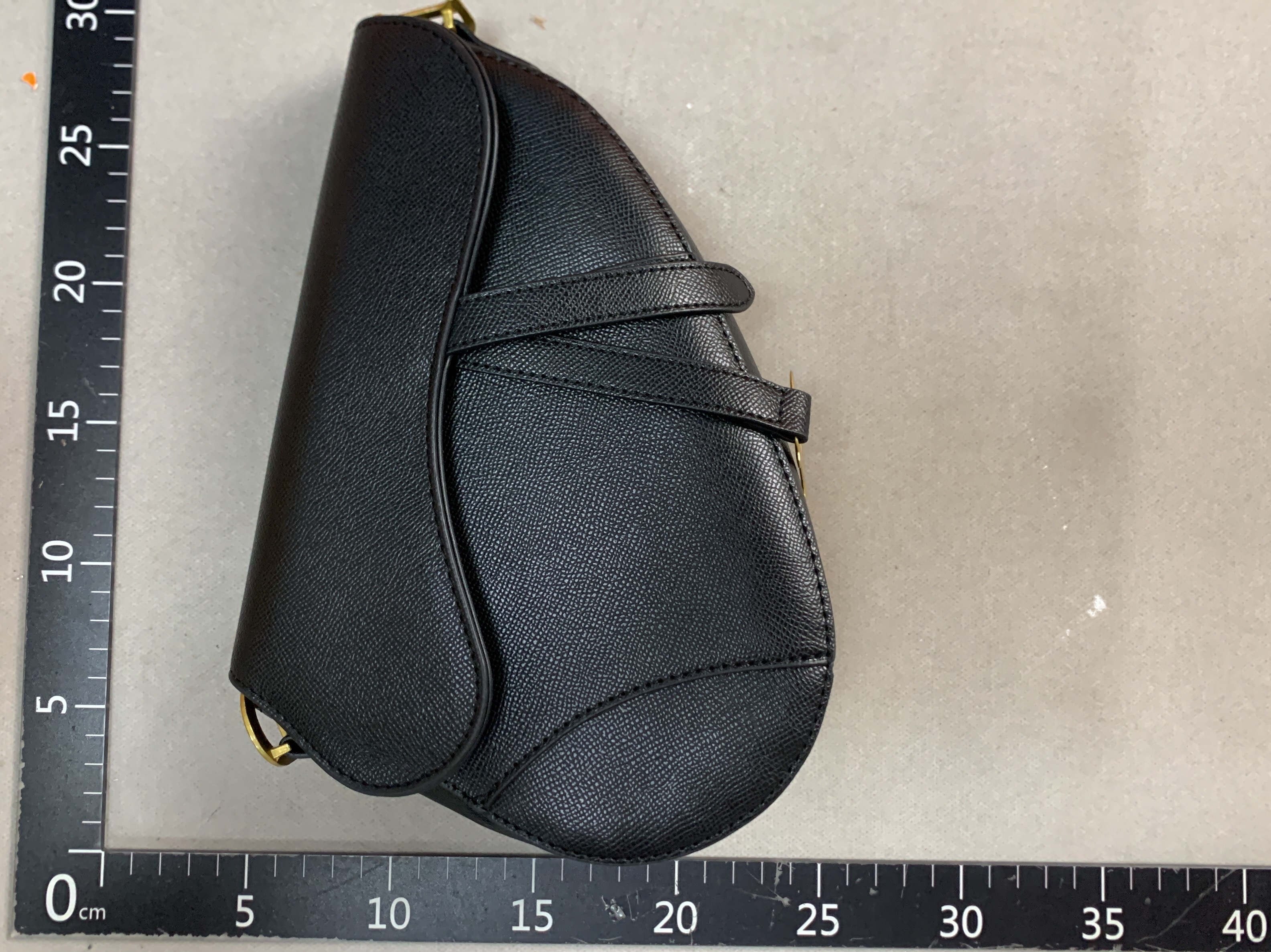 This year’s trendy, high-end, and uniquely designed handbags for women: 2024’s new collection of chic, accessible luxury, versatile solid-color crossbody bags 3