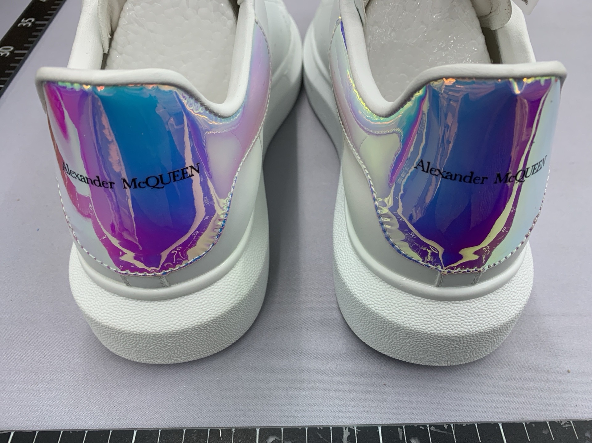 High-end, authentic mcqueen men’s casual sneakers, chunky sole, versatile white sneakers for both men and women, running shoes, men’s shoes, women’s shoes 4