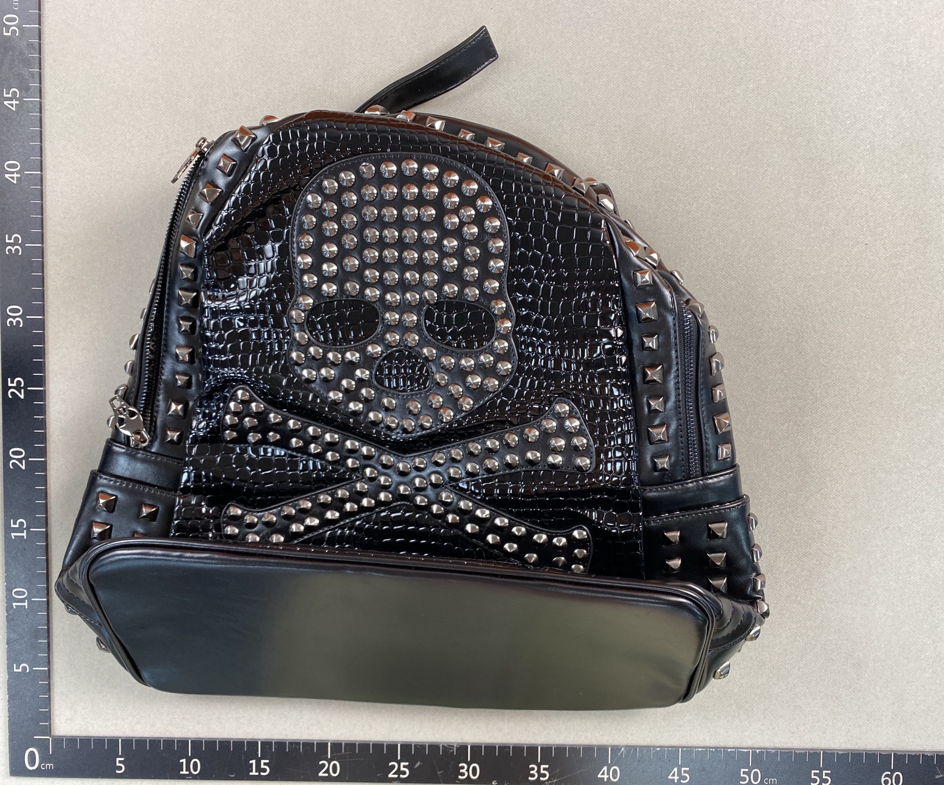 2025 fashion european and american style leather backpack for men and women – unique skull design with rivets and rhinestone embellishments – suitable as a school bag or laptop backpack 3