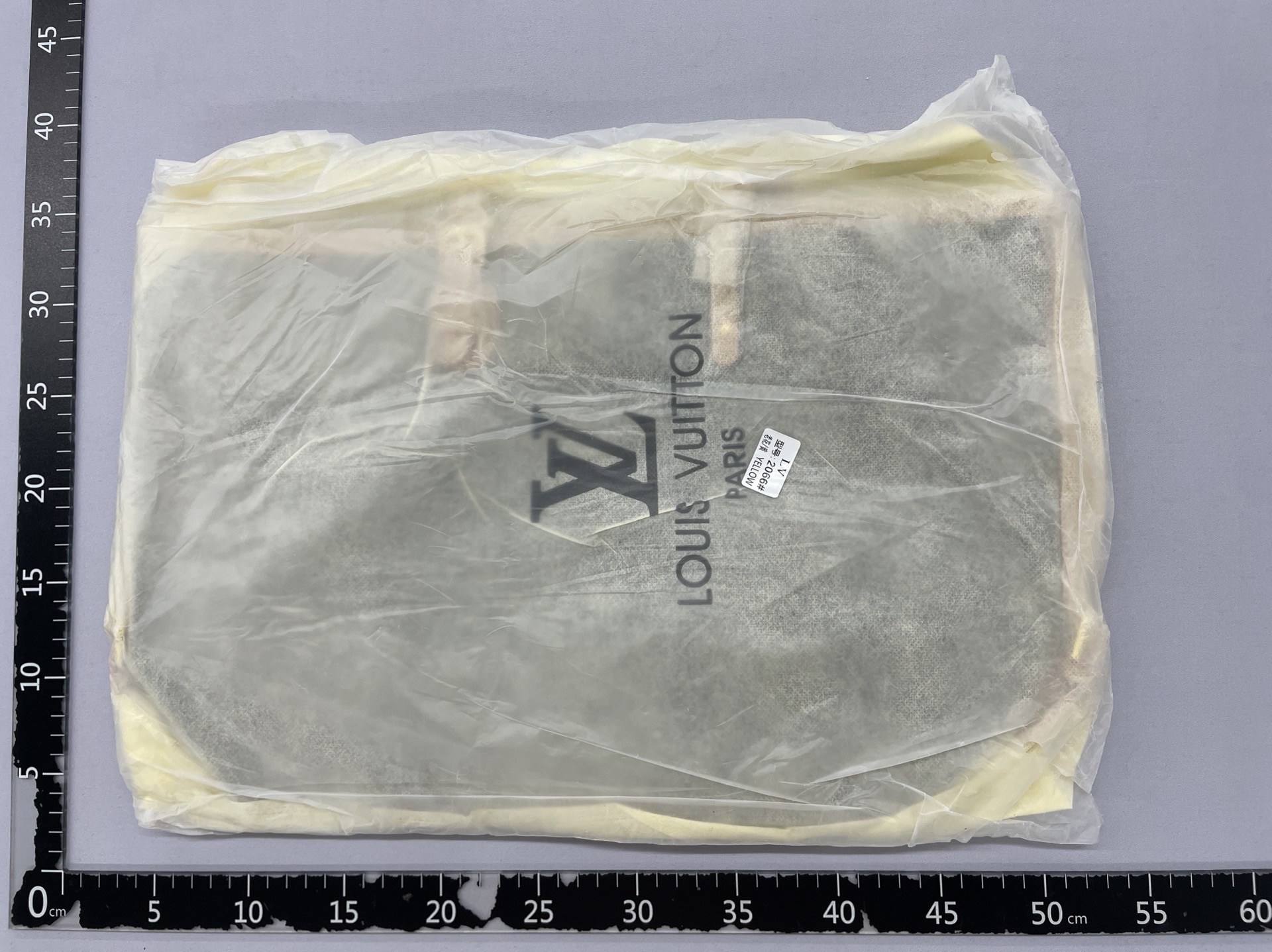 Un-1’s unique design highlights stylish and makes your bag the focus of fashion. 2